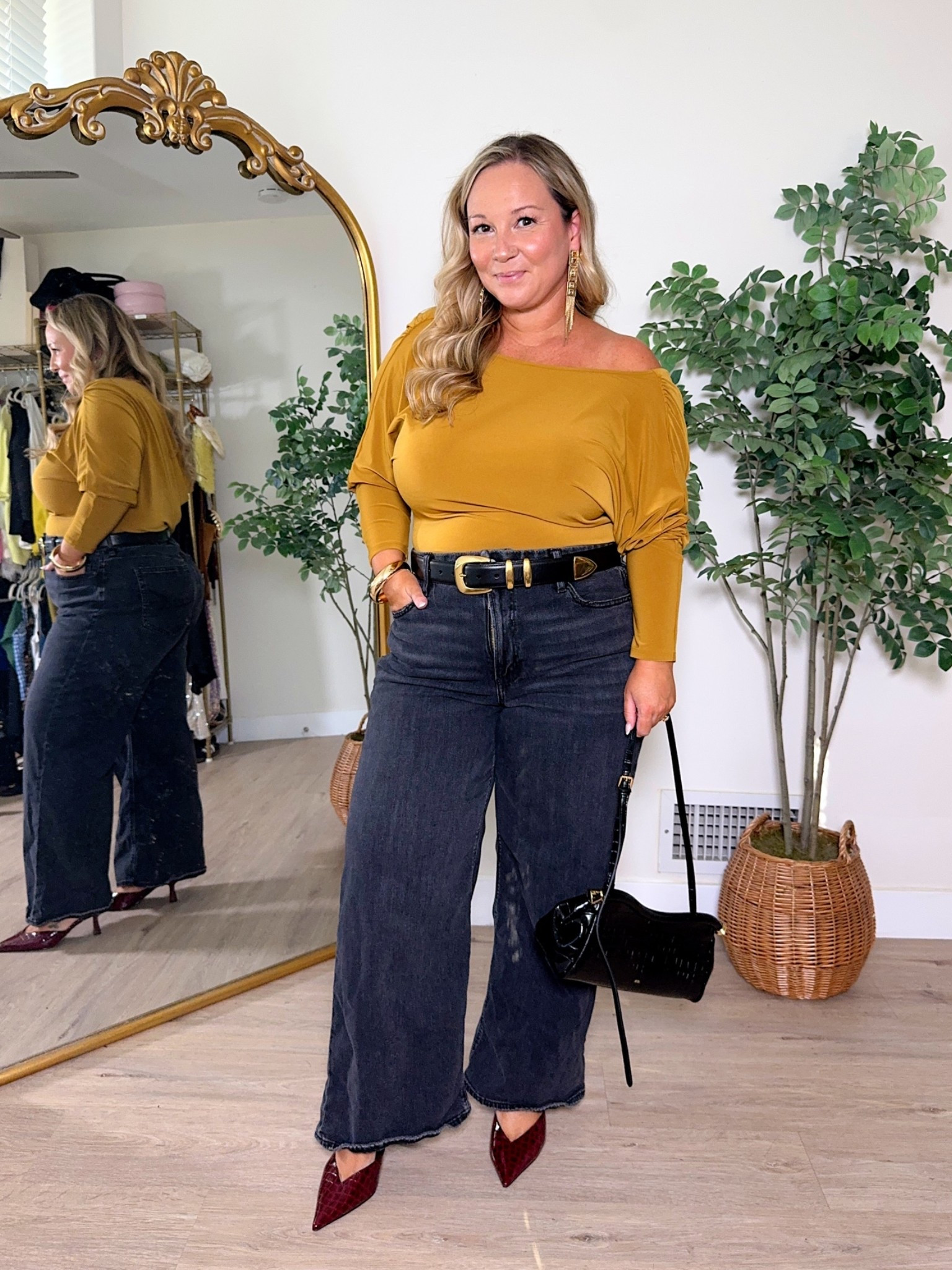 Fall midsize outfit 
@Aritzia top size LARGE 
@American Eagle Outfitters jeans size 14 SHORT 
Belt size XL 

Fall style, fall outfit, fall trends, date night outfit, workwear style, business casual, Aritzia, wide leg jeans, petite fashion, midsize fashion

#LTKMidsize #LTKPetite #LTKOver40