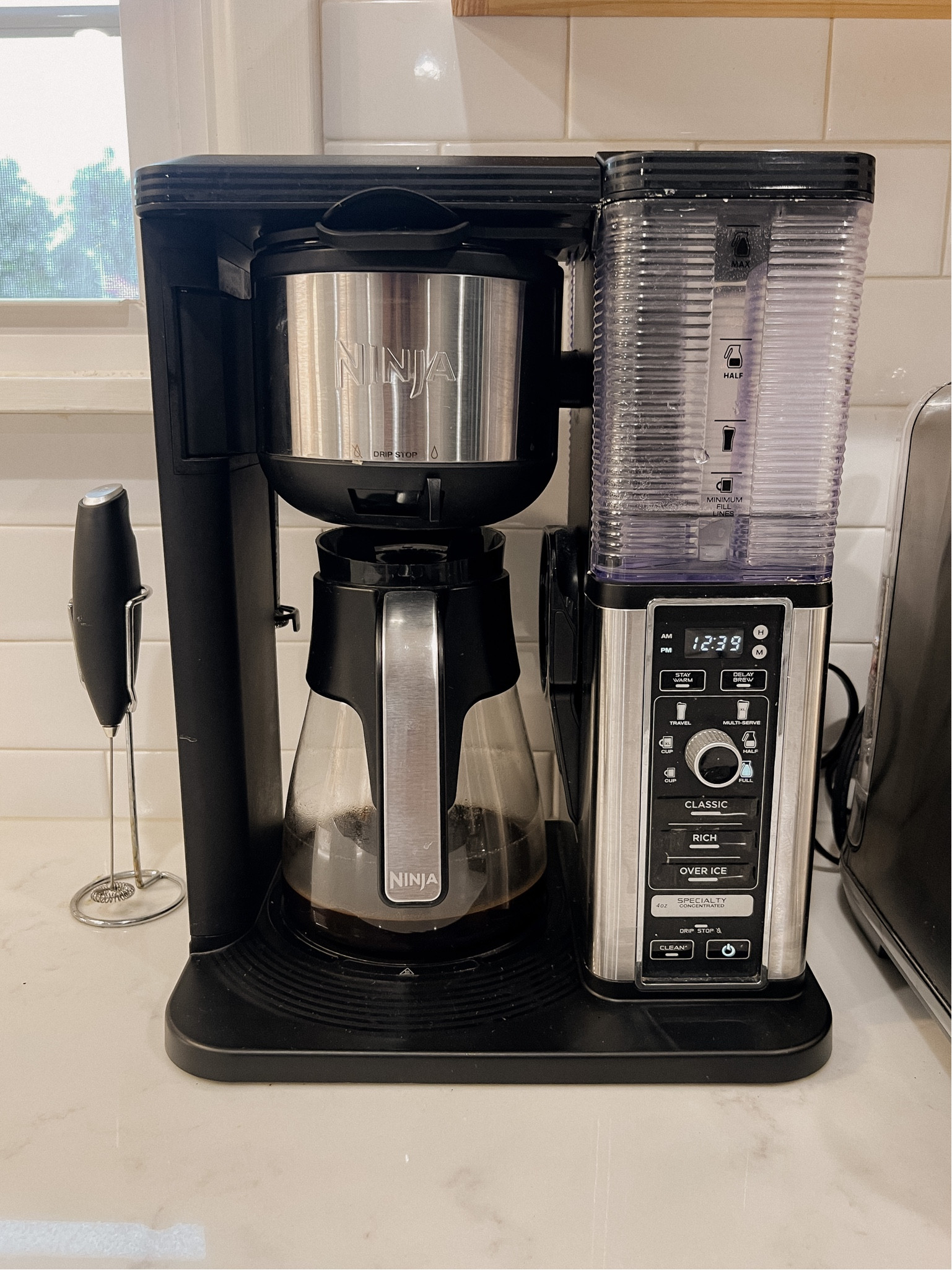 Full pot of coffee coffee maker Ninja. 
We have and love this!!!


#LTKHoliday #LTKCyberweek #LTKGiftGuide