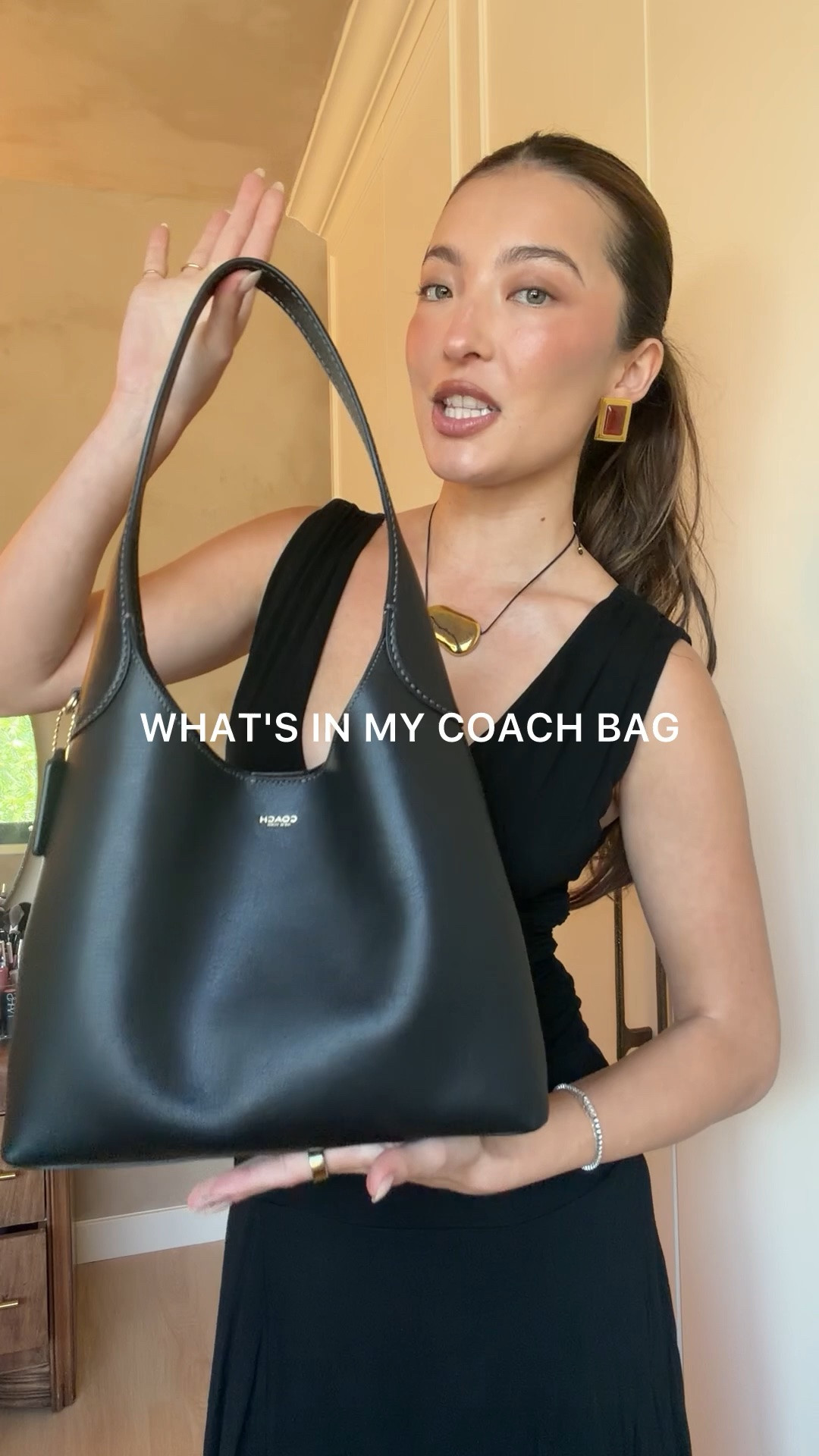An updated what’s in my bag featuring the @coach Brooklyn Bag 🖤#CoachPartner #CoachNY
Looove this bag bc it’s the perfect everyday shoulder bag 😌 #whatsinmybag #everydaybag 
@shop.ltk #ltkit