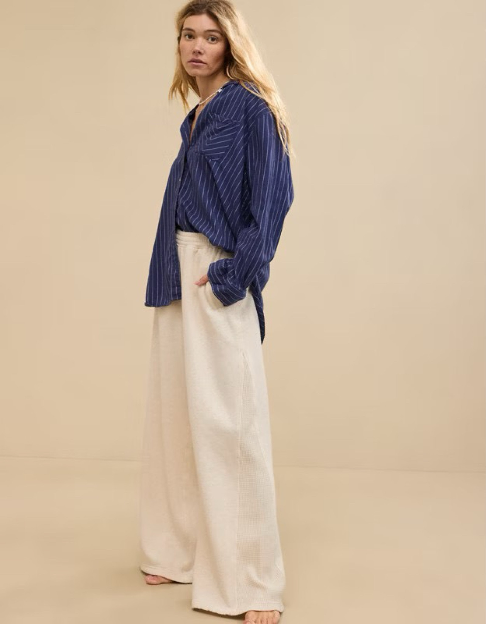 The most comfortable sweat trousers! You will melt into them! 

Fall looks, fall outfits, fall sale, sweats, travel look, travel outfit, comfy clothes, affordable

#LTKFallSale #LTKSaleAlert #LTKStyleTip