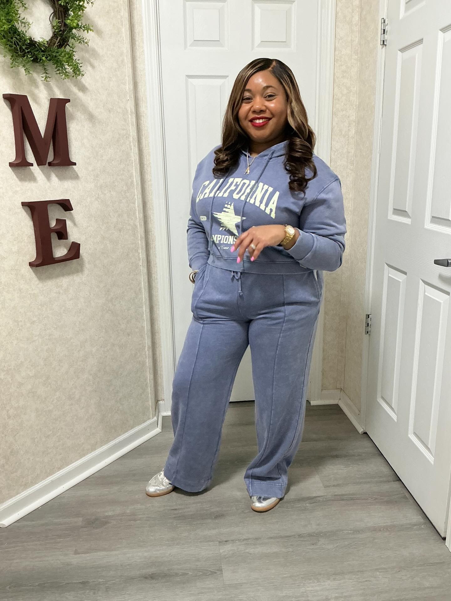 Love a good set from @walmart find these links in my bio under my Walmart storefront. Hair: @luvmehair #walmartpartner @walmartcreator @walmartstyle