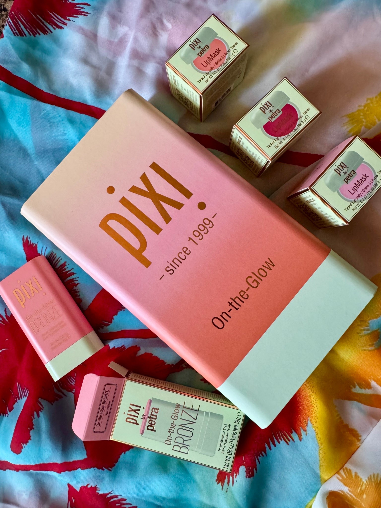 The glow has entered the group chat ✨💬💖 Thank you @pixibeauty for the sweetest summer delivery! Between the On-the-Glow Bronze and those juicy LipMasks… I’m officially packed and glowing. 💋☀️ #PixiOnTheGlow #pixibeauty 

#LTKFindsUnder50 #LTKStyleTip #LTKBeauty