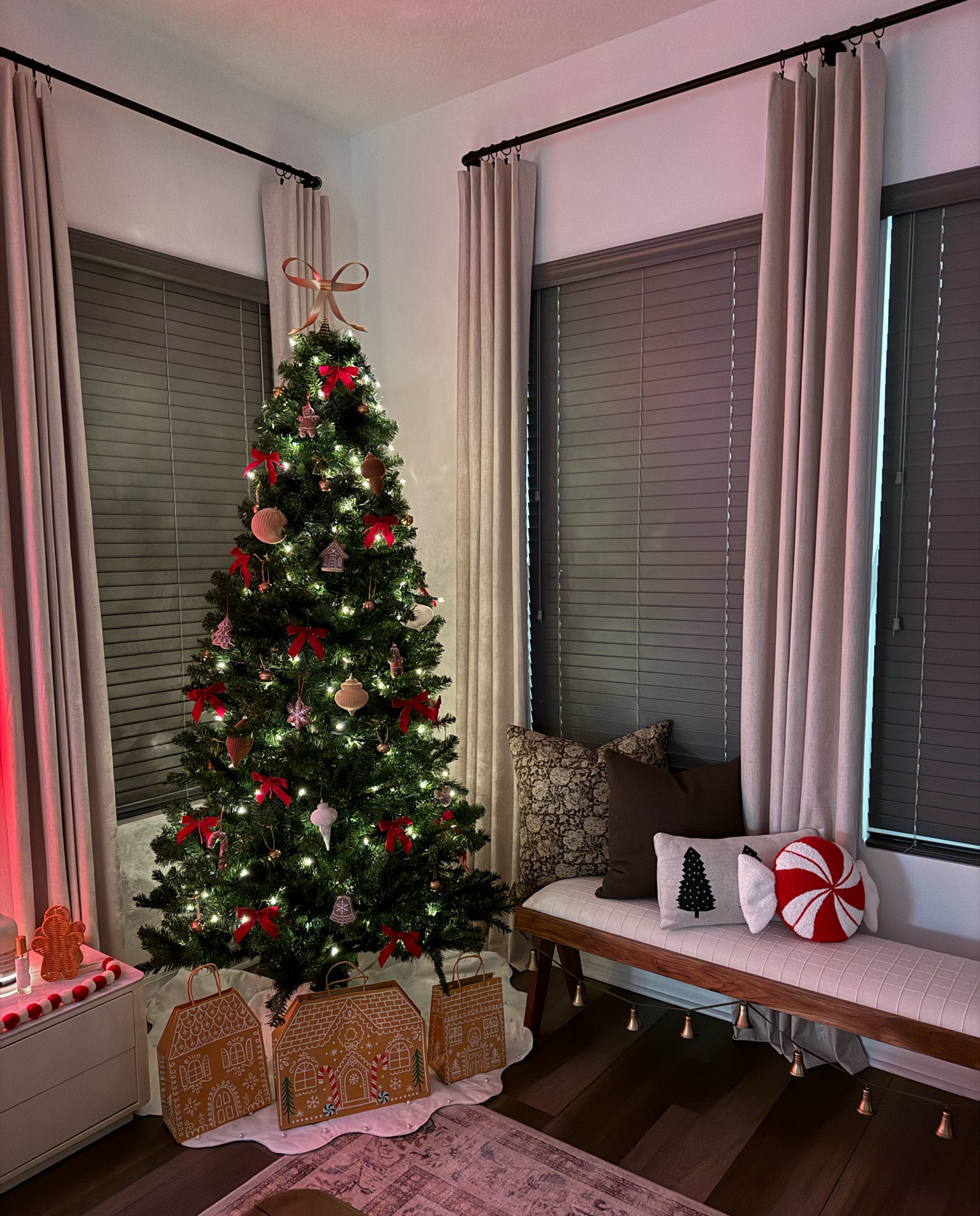 Christmas + bows = 🥰🎄🎀

#LTKHoliday #LTKHome #LTKSeasonal