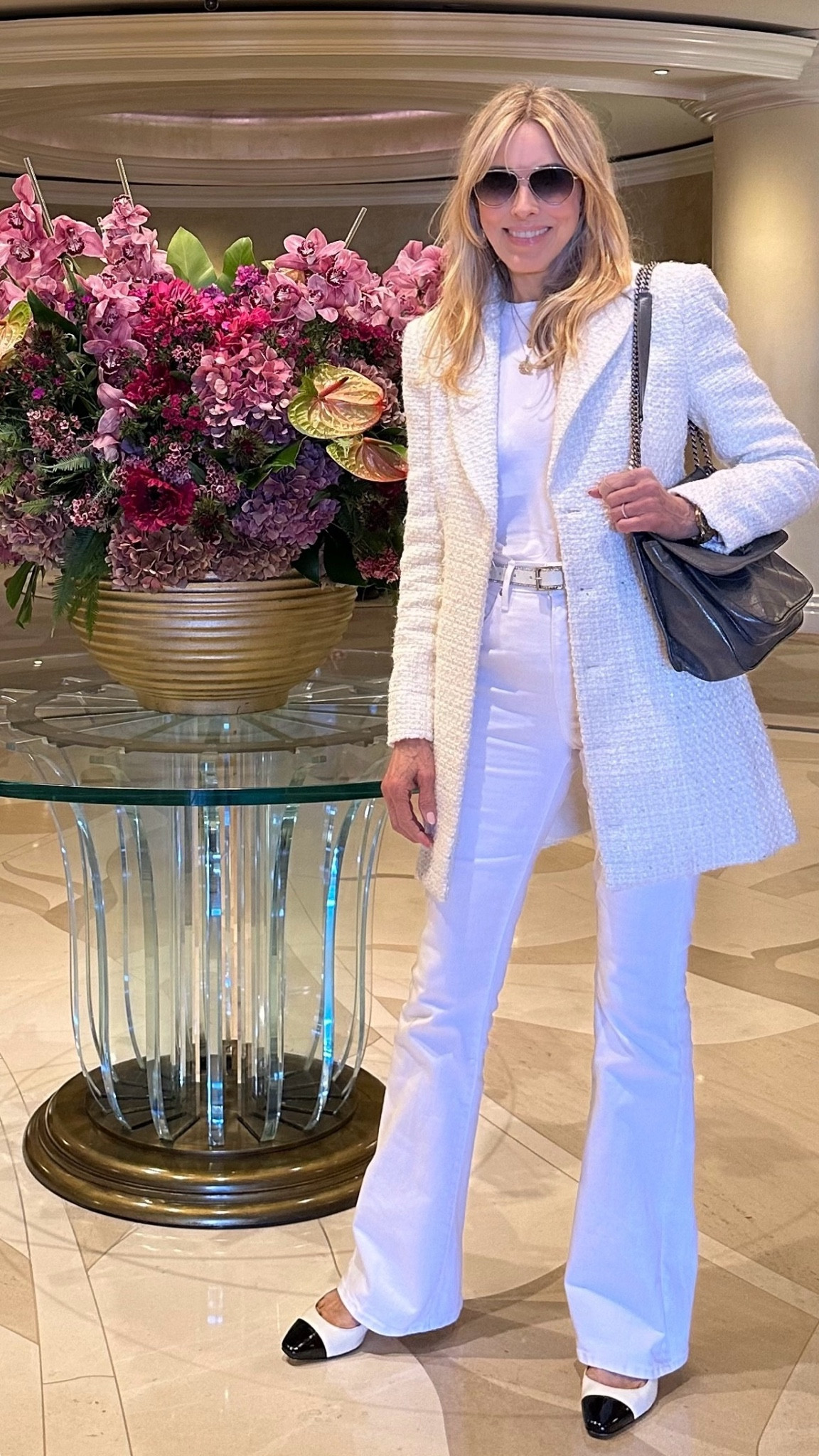 OOTD at the Beverly Hills Hotel! My Alice & Olivia jacket is sold out, but I linked similar options below!