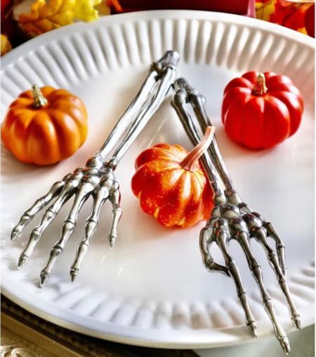 #skeleton #skeletonhands #skeletontongs #halloween #halloweenkitchen #skeletonarmtongs #saladtongs #home #homedecor #holiday #seasonal

#LTKHoliday #LTKSeasonal #LTKHalloween