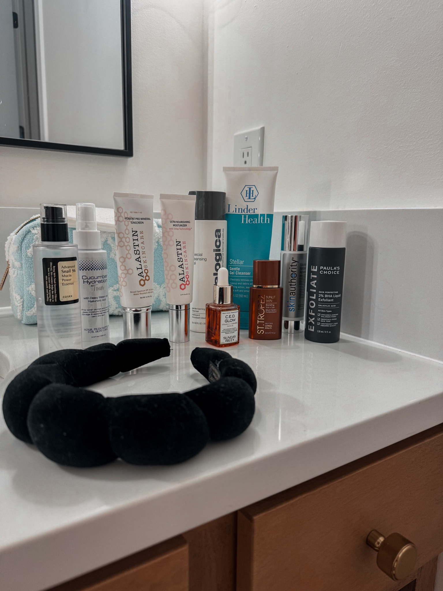 Shop my skin scare and 5 minute daily makeup routine 💫

#LTKStyleTip #LTKBeauty #LTKFindsUnder50