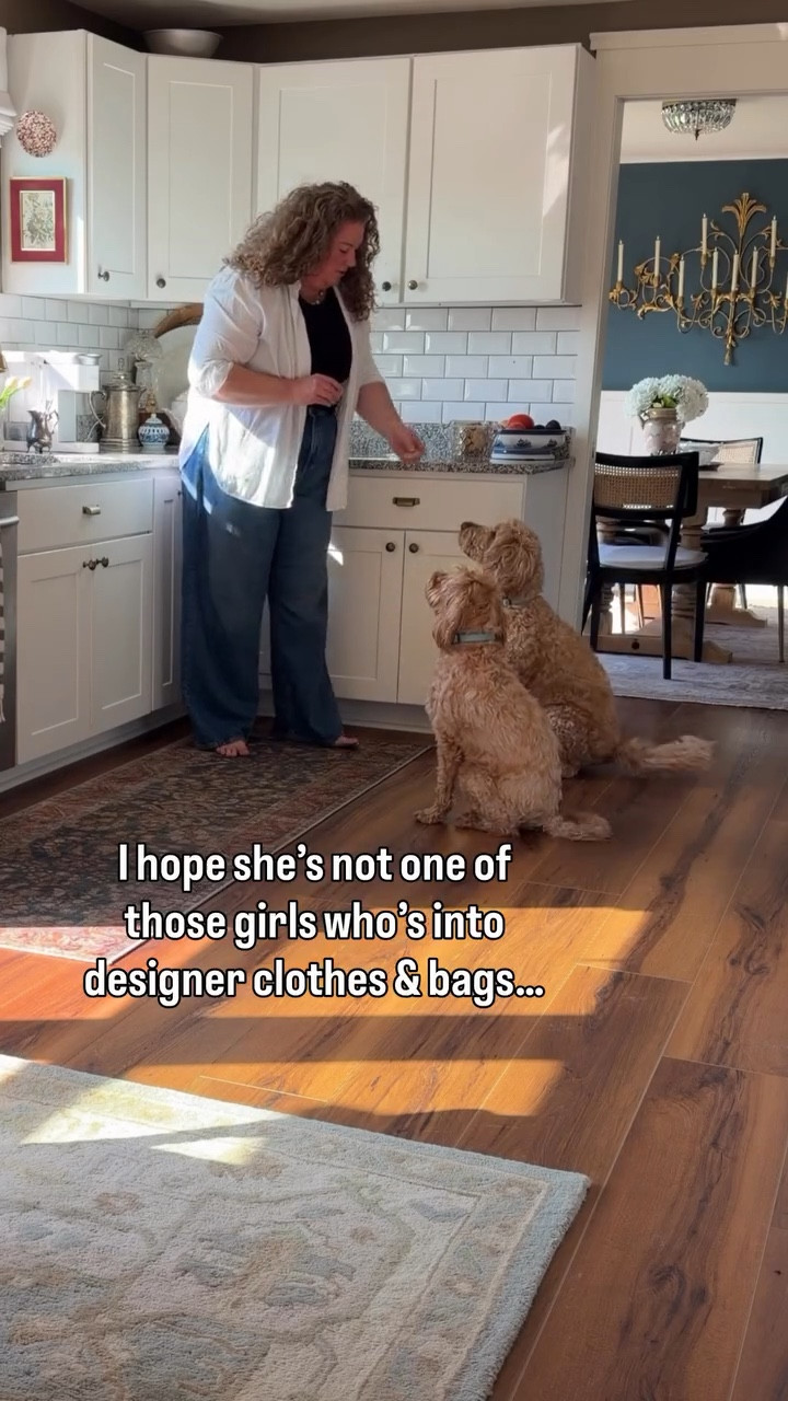 What are YOU into?

For me, it’s forever secondhand shopping #thriftrich #thriftedandstyled #thriftedhome #thrifting