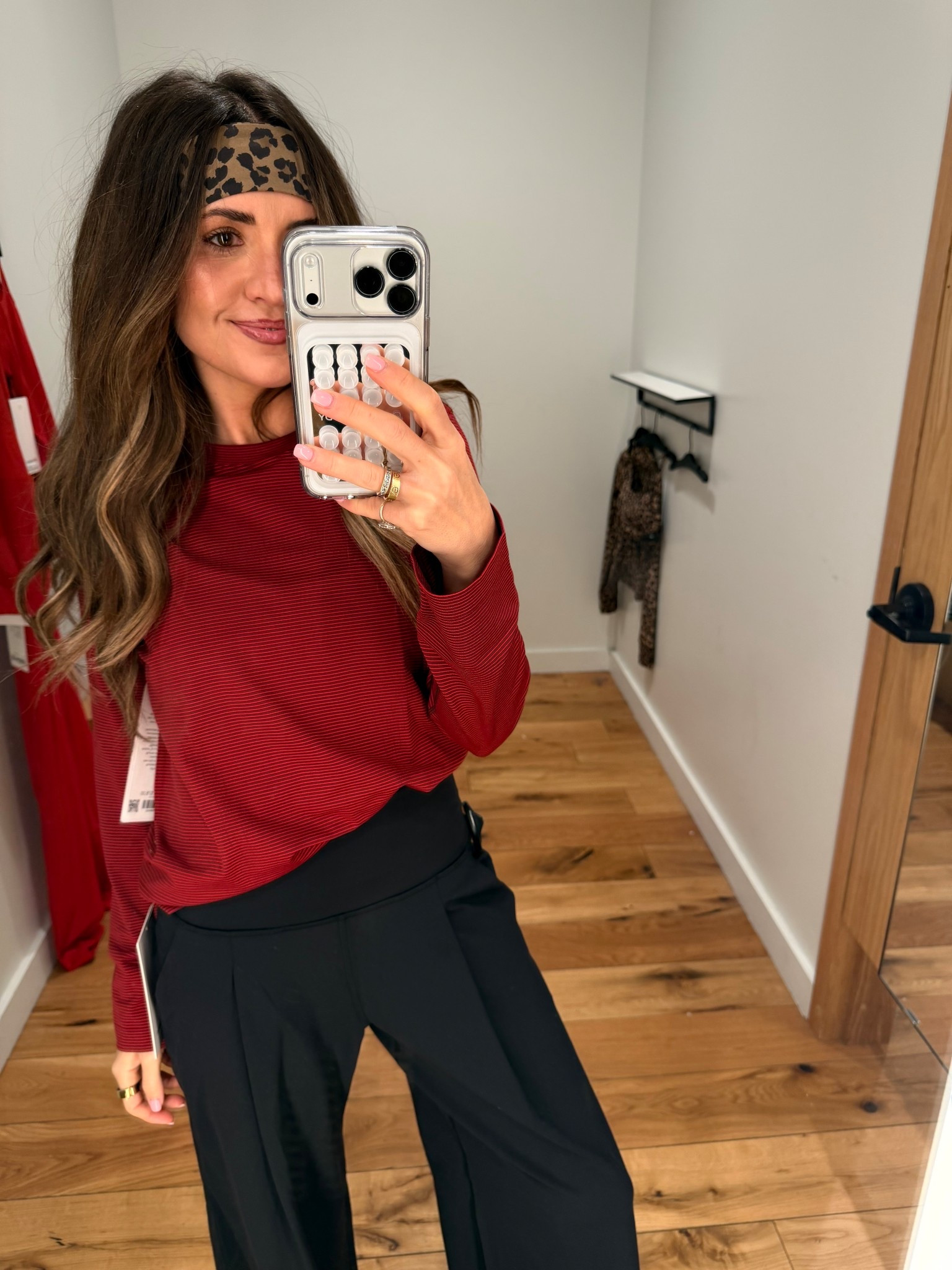 LOVE the fit of this long sleeve! 

lululemon, red activewear, women’s active wear, sports mom fashion @lululemon 