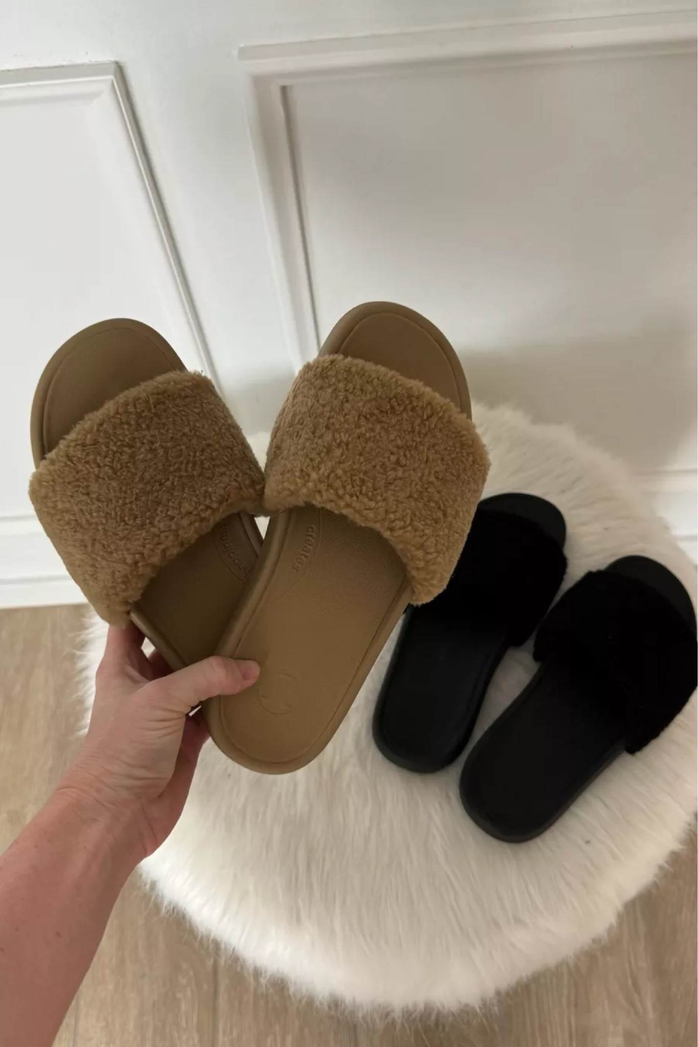 New Lululemon Sherpa fleece slides run true to size!

Women’s shoes
Lululemon 
Gift idea 

#LTKFindsUnder100 #LTKShoeCrush #LTKStyleTip
