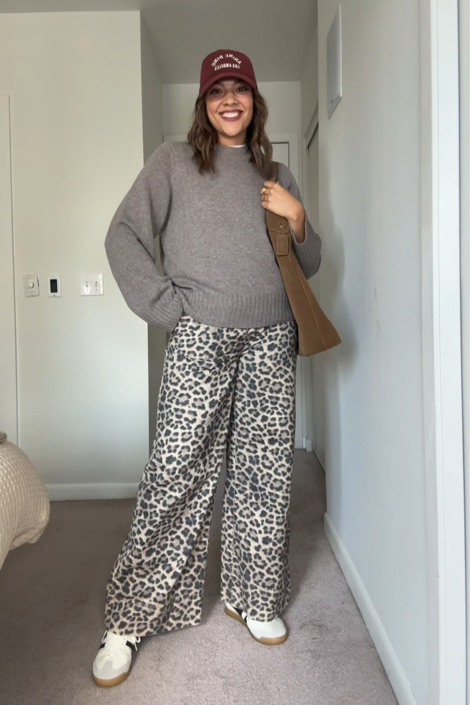 Fall crewneck sweater outfit!

-Reformation taupe wool crewneck sweater, a size large.
-Anthropologie leopard print wide leg jeans, I have a size 28.
-Gola white sneakers.
-Coach brown suede shoulder bag. I have the size 39.
-Anine Bing baseball cap.


#LTKautumn #LTKcanada #LTKstyletip