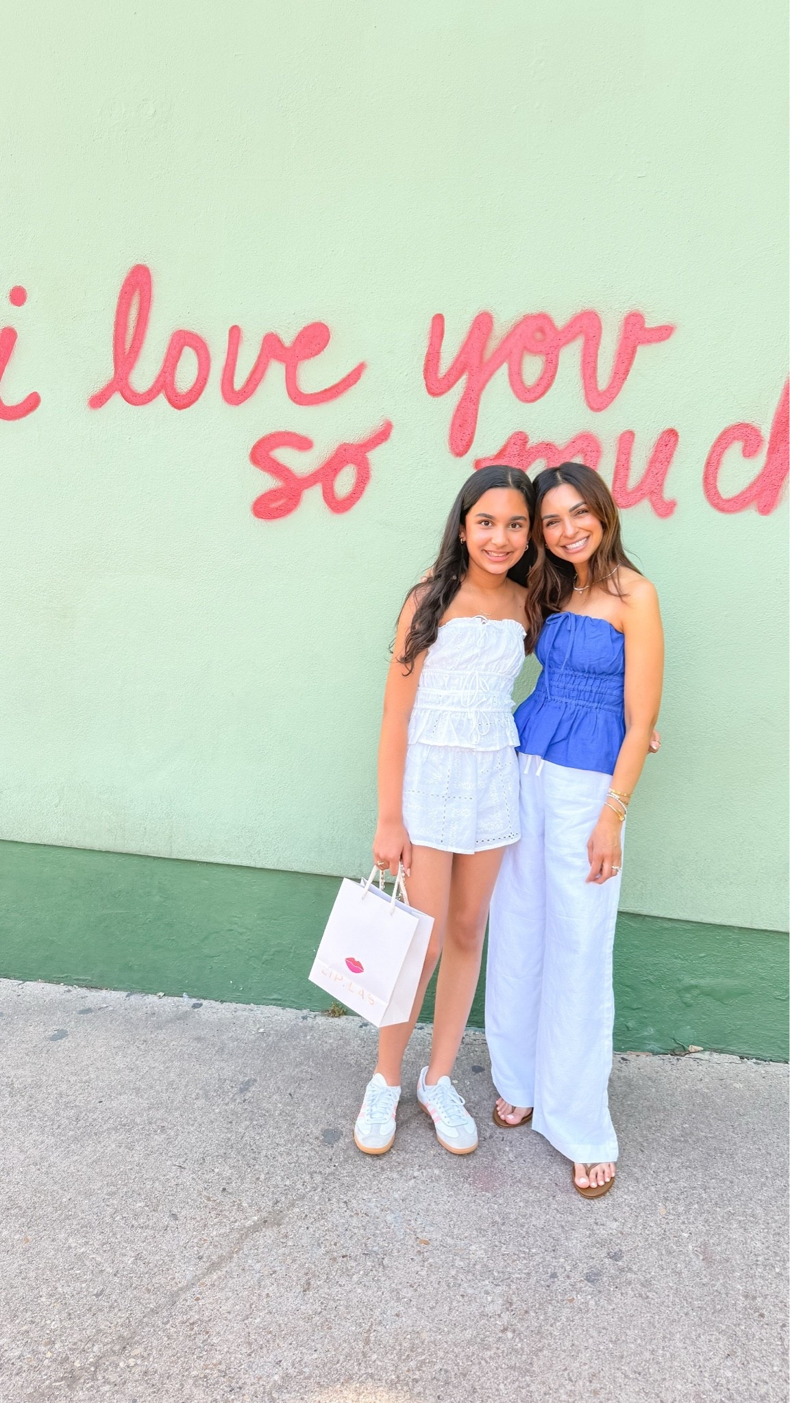 Linked both of our outfits here
Laila is in XXS top and shorts for size references
I'm in xs short length pants and this top is XXS but I needed an xs it felt snug