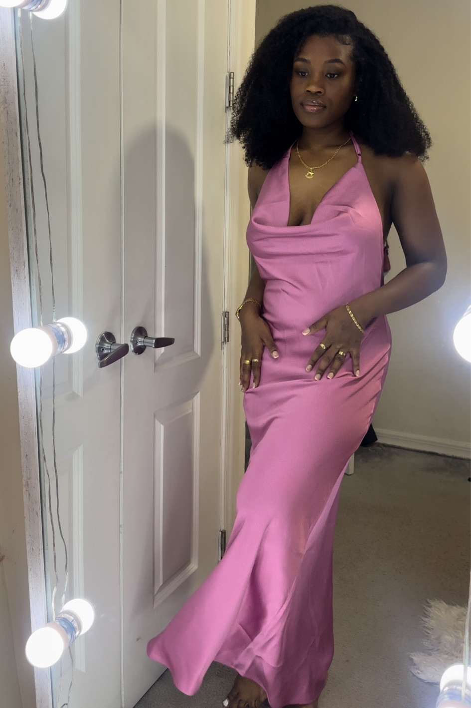 Loveee this color. So elegant and classy. 