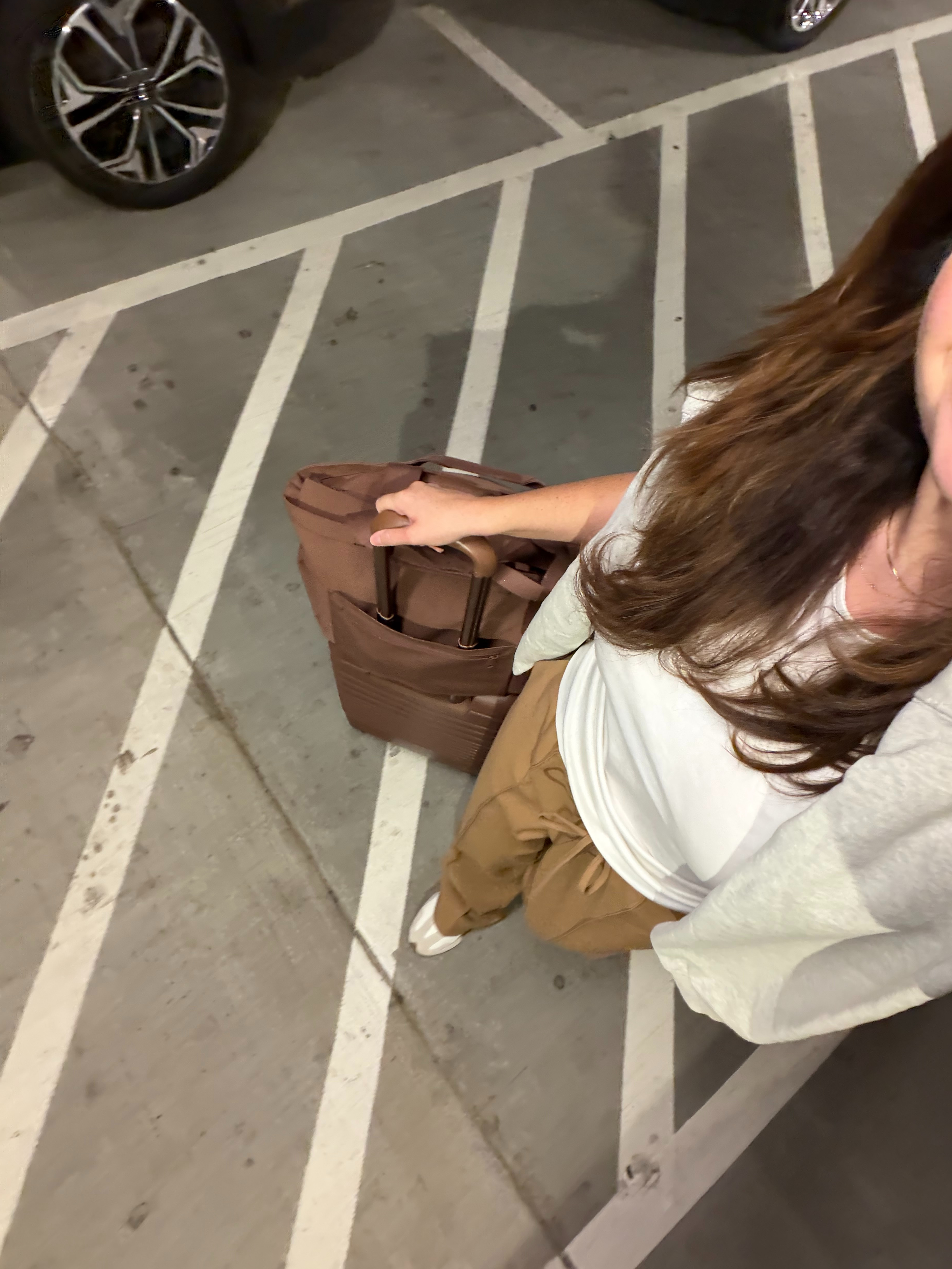 Heading to NYC! 


nyc l travel l travel outfit l tee l trousers l luggage 

 