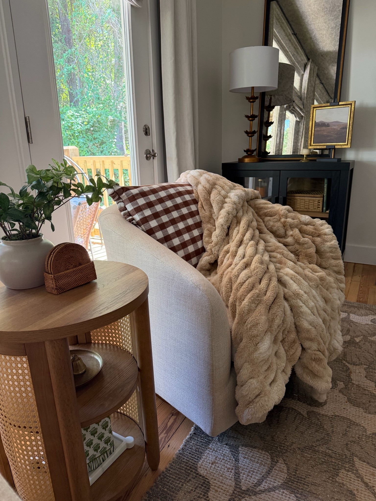 35% off Lola blankets with code “KenzieMarie” !!

#LTKSaleAlert #LTKHome #LTKdayinmylife