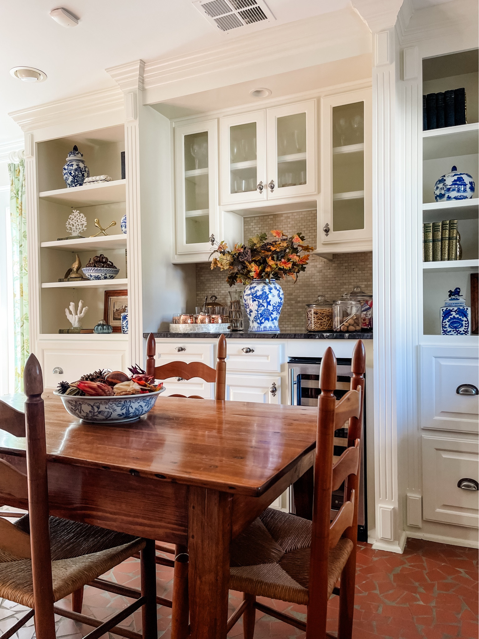 Bar Area Fall Details 🍁🍂

#LTKhome #LTKSeasonal #LTKstyletip