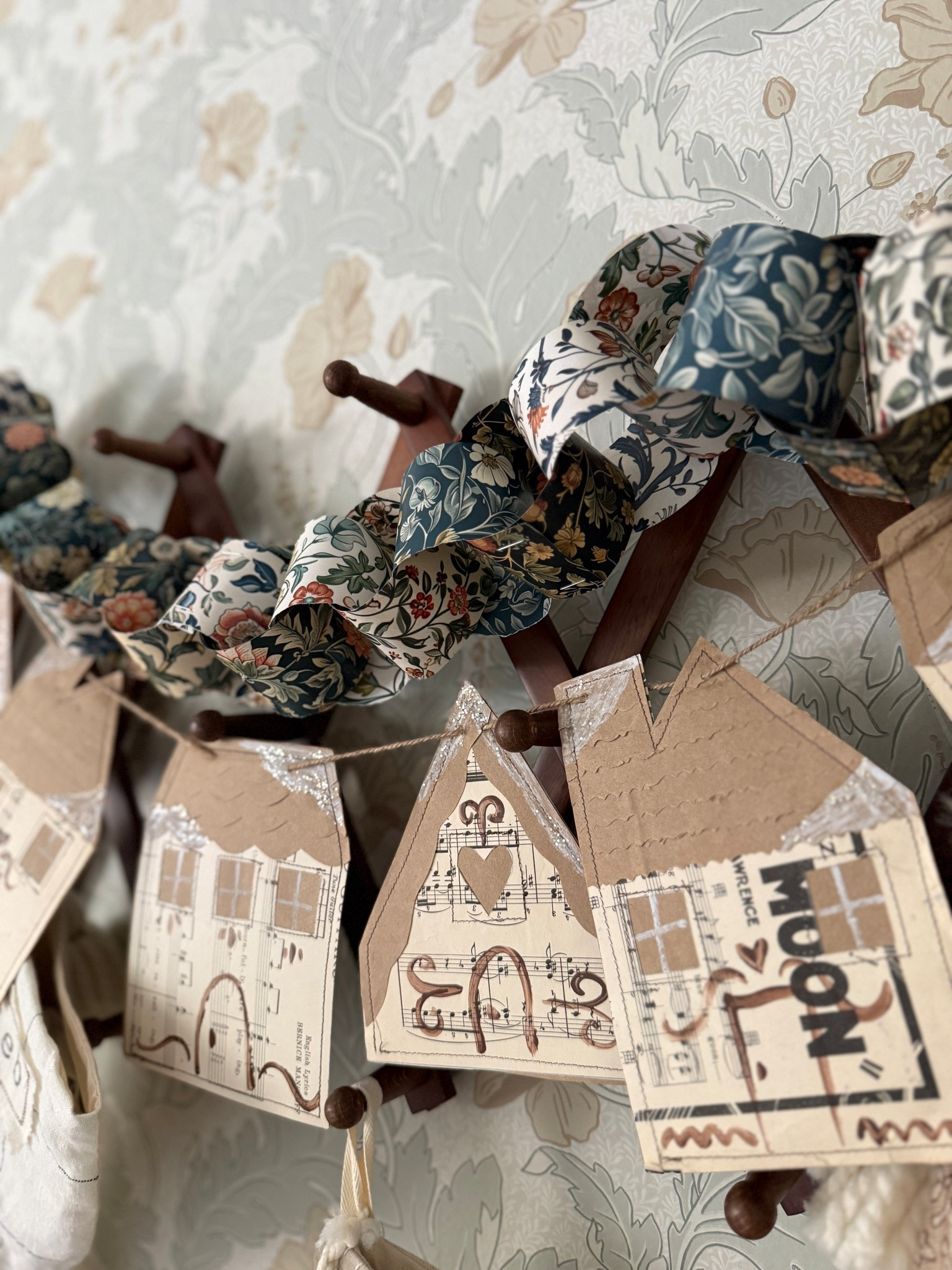 Crafty Christmas
Paper chains

#LTKSeasonal #LTKHoliday #LTKHome