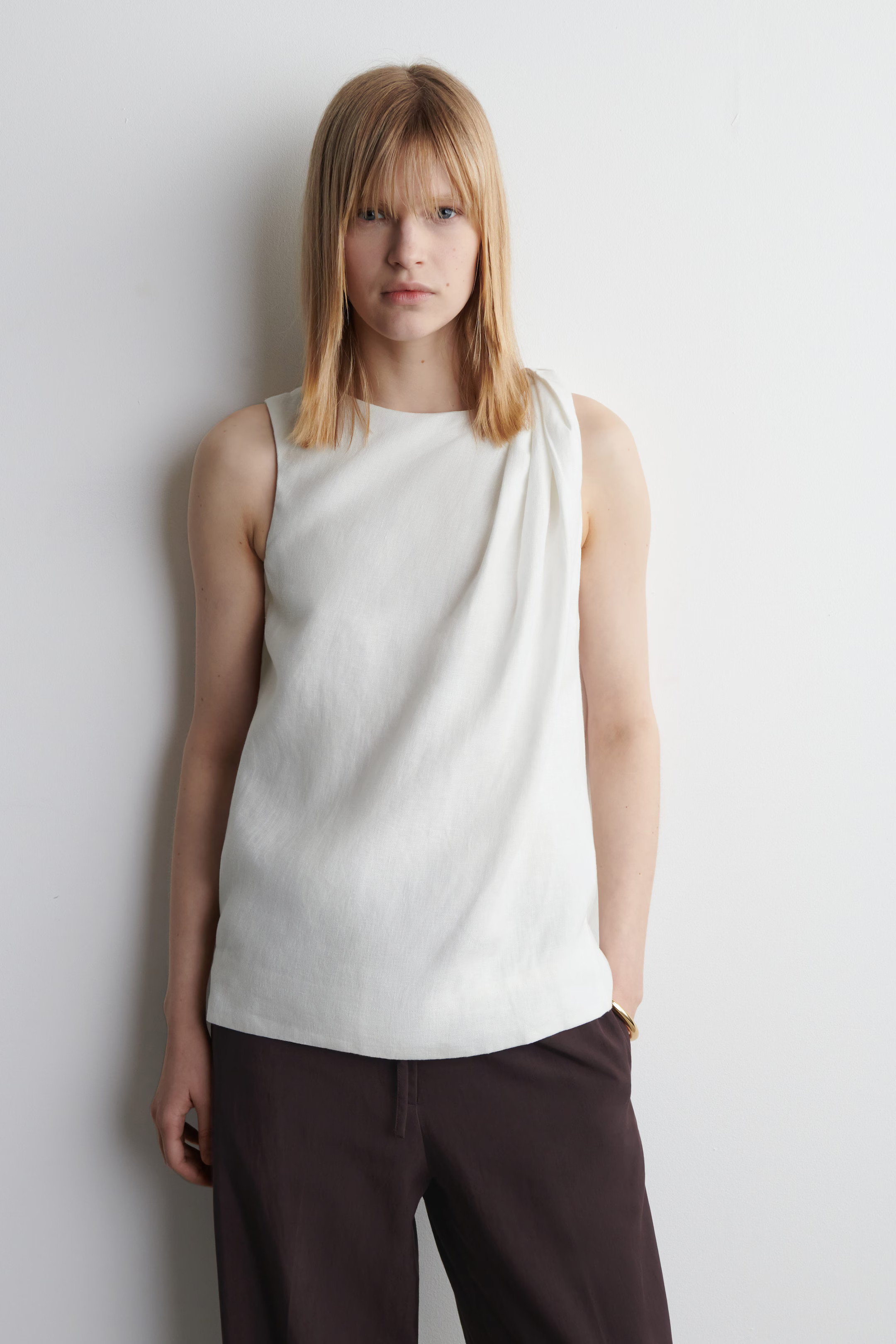 TWISTED-DETAIL LINEN TOP - WHITE | COS | COS (EU)