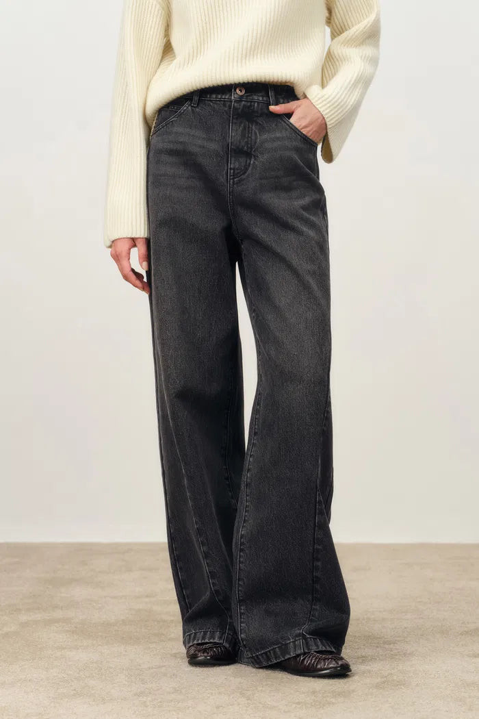 Astrid Slanted Side Seam Barrel Jeans in Cotton Denim | Fabrique