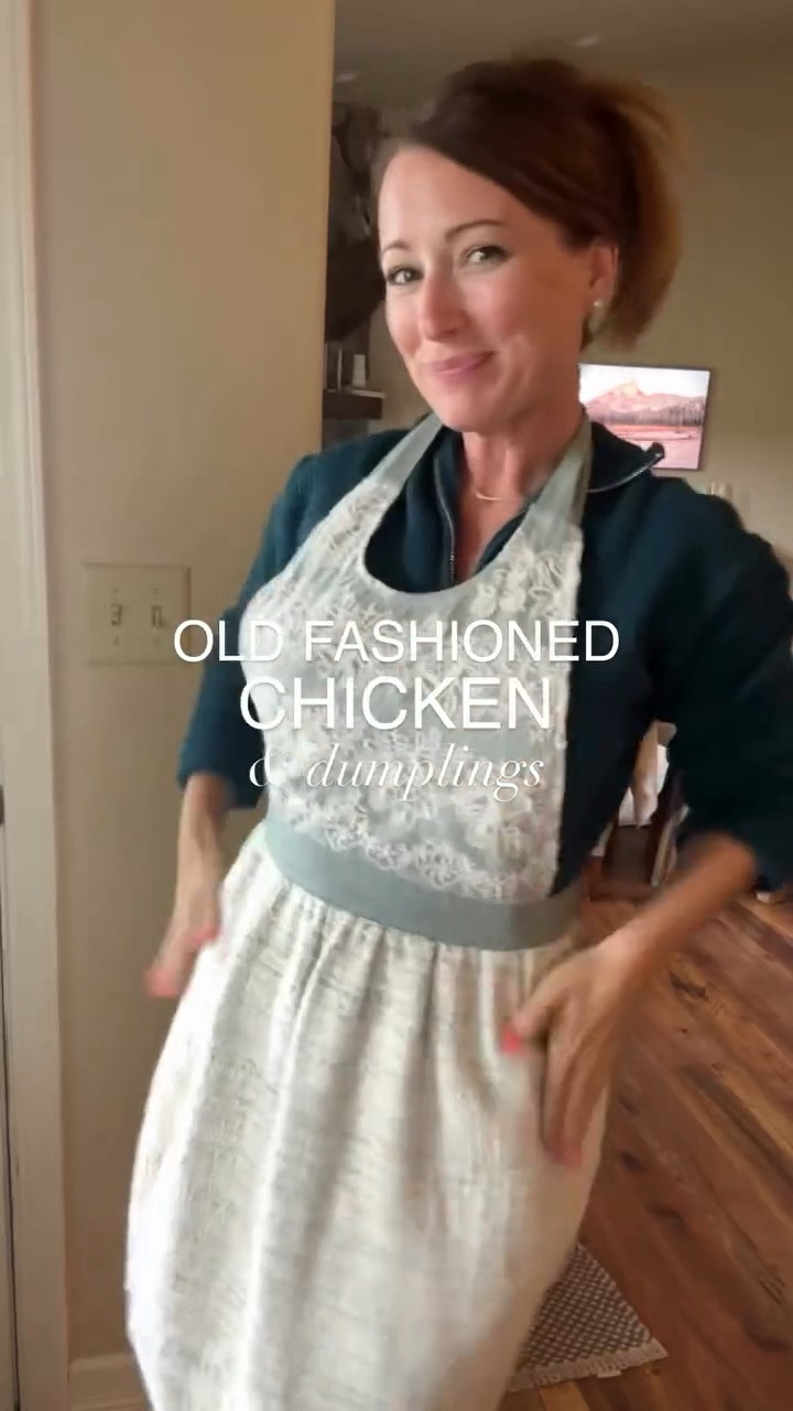 ✨ Old-fashioned, cozy, and straight out of “grandma’s” kitchen… 🥣 This Chicken & Dumplings recipe is pure comfort in a bowl.

The fluffy dumplings, the creamy broth, the tender chicken… it’s the kind of meal that warms you up from the inside out. 🤍

Want the full recipe? Comment CHICKEN and I’ll send it your way!

#chickenanddumplings #southerncooking #fantabulosity #easymeals #reelsrecipes #cozyrecipes #viralrecipes #southernfood #comfortfood #makeagainmeals