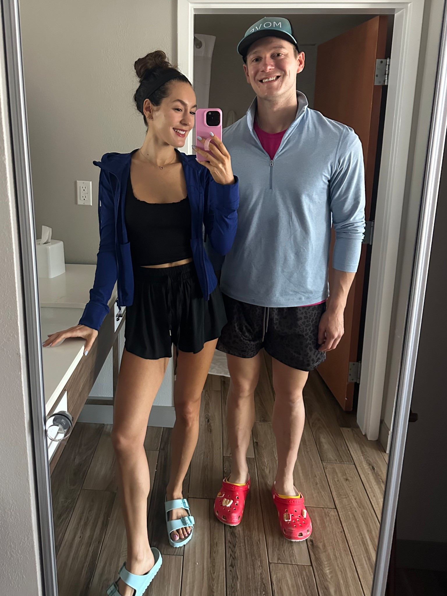 Travel day OOTD
Lululemon jacket size 8 for me
Birkenstock sandals