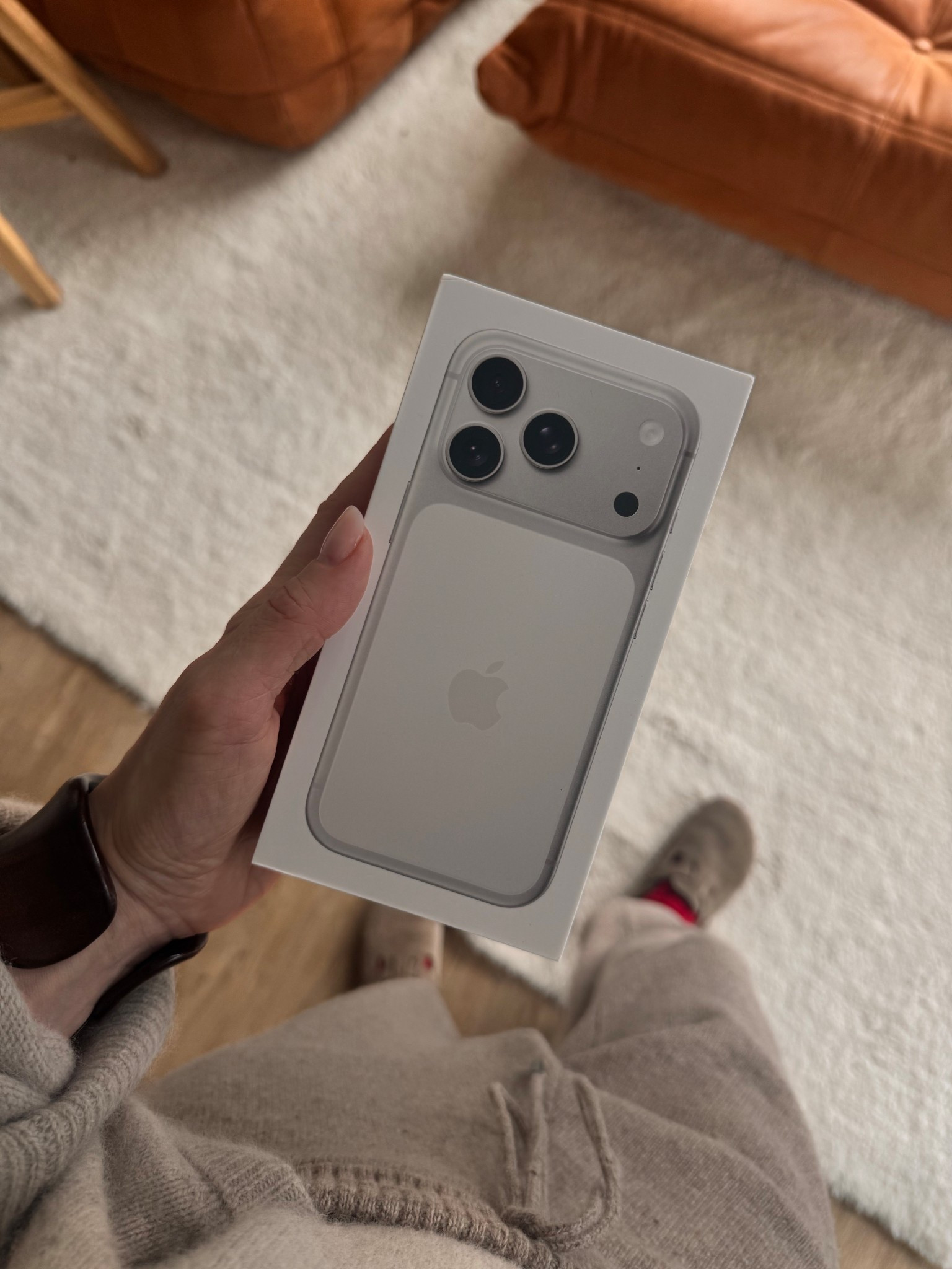 Every content creators’s dream has finally arrived (got it as soon as I could). Upgrade your phone starting at $30.55/month (pssst also the best gift ever for your significant other 💕 )
Transferring my data today 🤪 and it goes without saying I’m not regretting getting a 1000 gb version. 

#LTKValentine