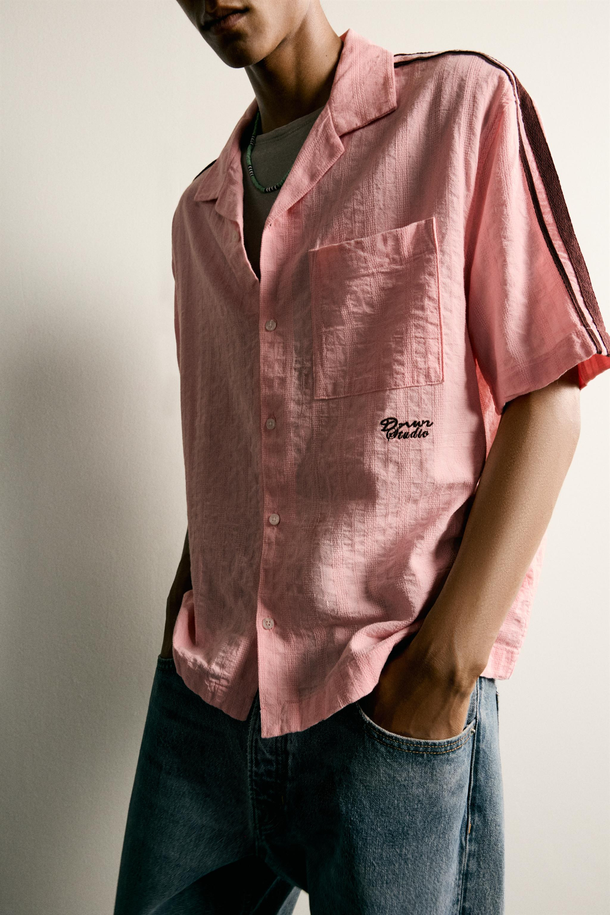 Boxy fit shirt made of textured cotton fabric. Spread collar and short sleeves with contrasting s... | Zara US