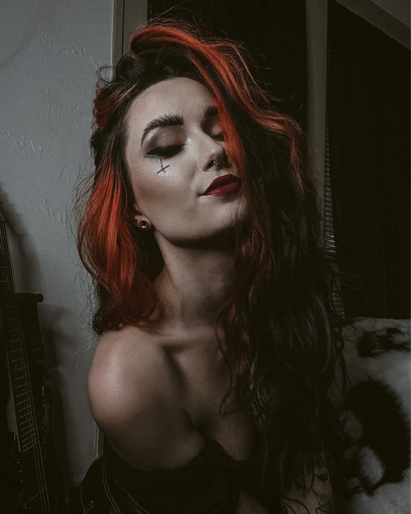 chain liner for the best metal makeup ⛓️🖤 tut on IG/tiktok #metalmakeup #chainmakeup #hoodedeyeshadow #hoodedeyemakeup 

#LTKbeauty #LTKunder100 #LTKunder50