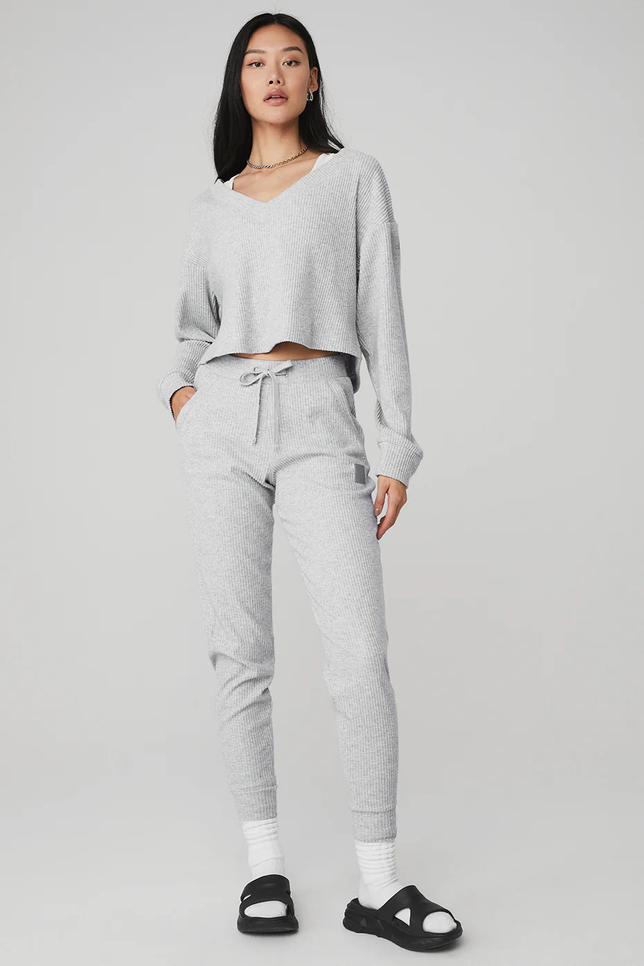 Muse V-Neck Pullover & Muse Sweatpant Set | Alo Yoga (US)