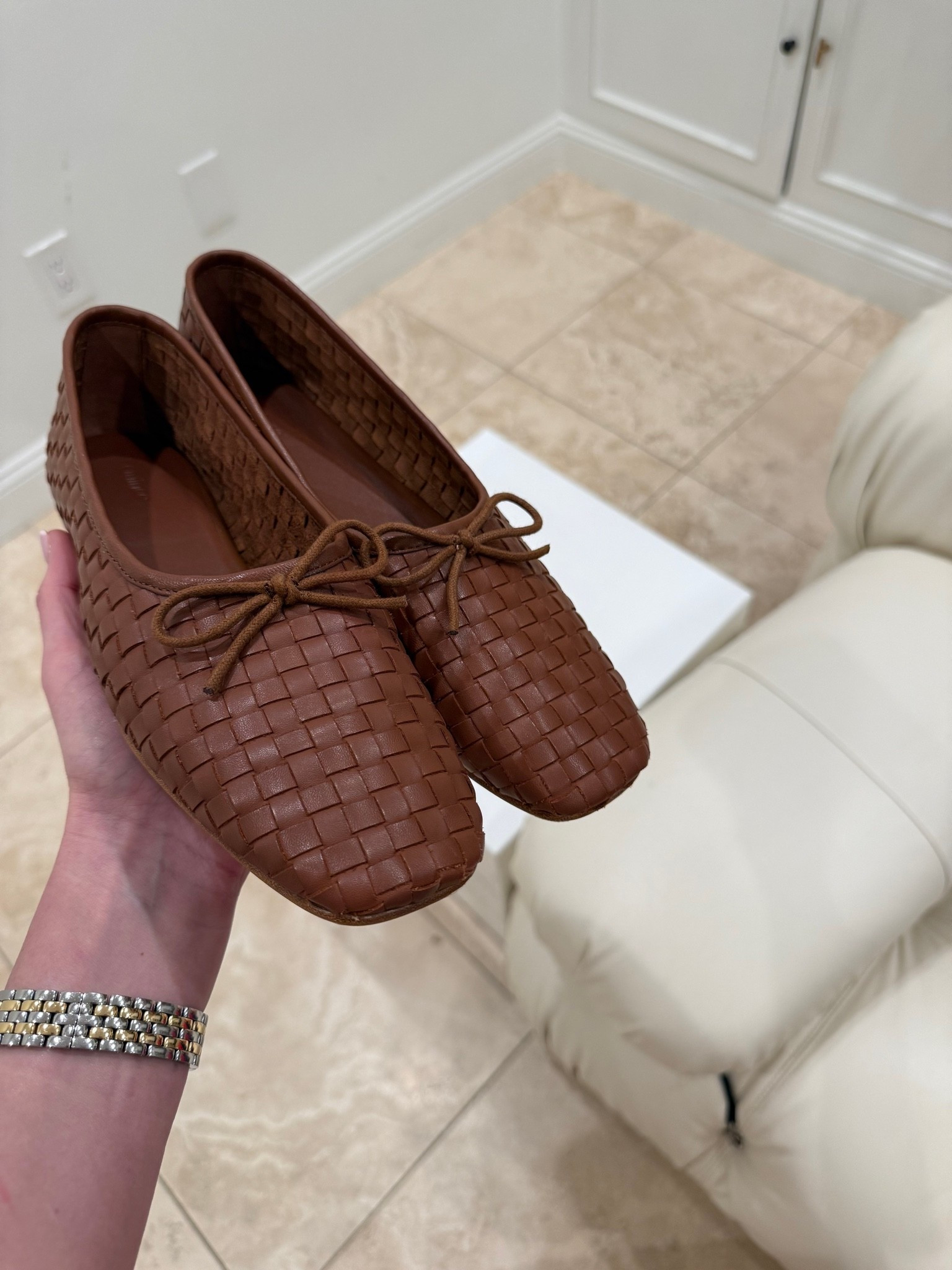 These shoes are so chic but also super comfortable which is rare. They’re the kind of shoe you can wear all day with any outfit. @Quince  #QuincePartner