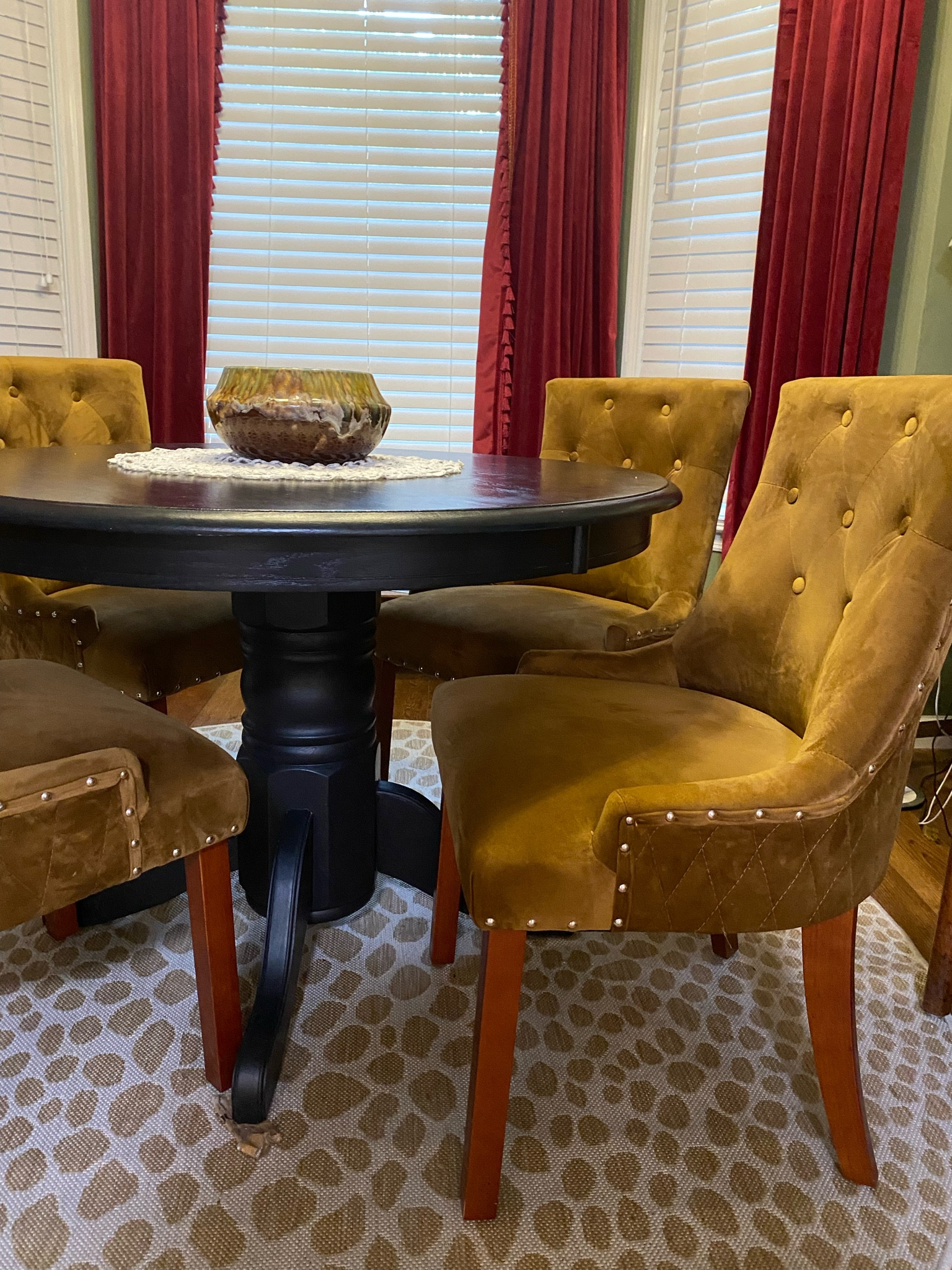 *Low Stock* Linked Similar!

My chairs are low stock in multiple colors! I’ve got them in two colors!

Brown chairs, dining chairs, accent chairs, moody decor,  velvet chairs, eclectic decor, traditional decor, home decor

#LTKHome #LTKFamily #LTKSaleAlert