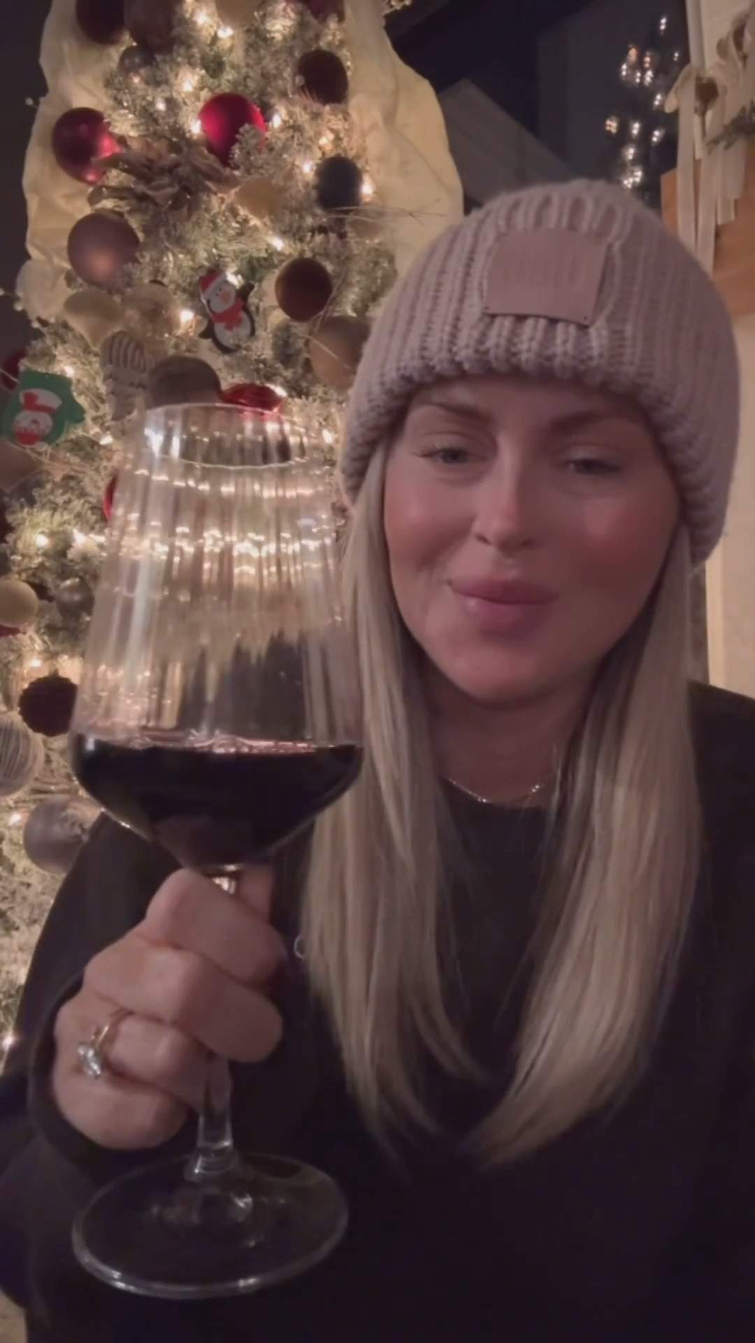 Monday ootd and catch up! Love you ladies so much! 😘 my beanie and set are available for in store pick up! 

Got all my shopping done too! 😅✔️🎁

#LTKHoliday #LTKGiftGuide