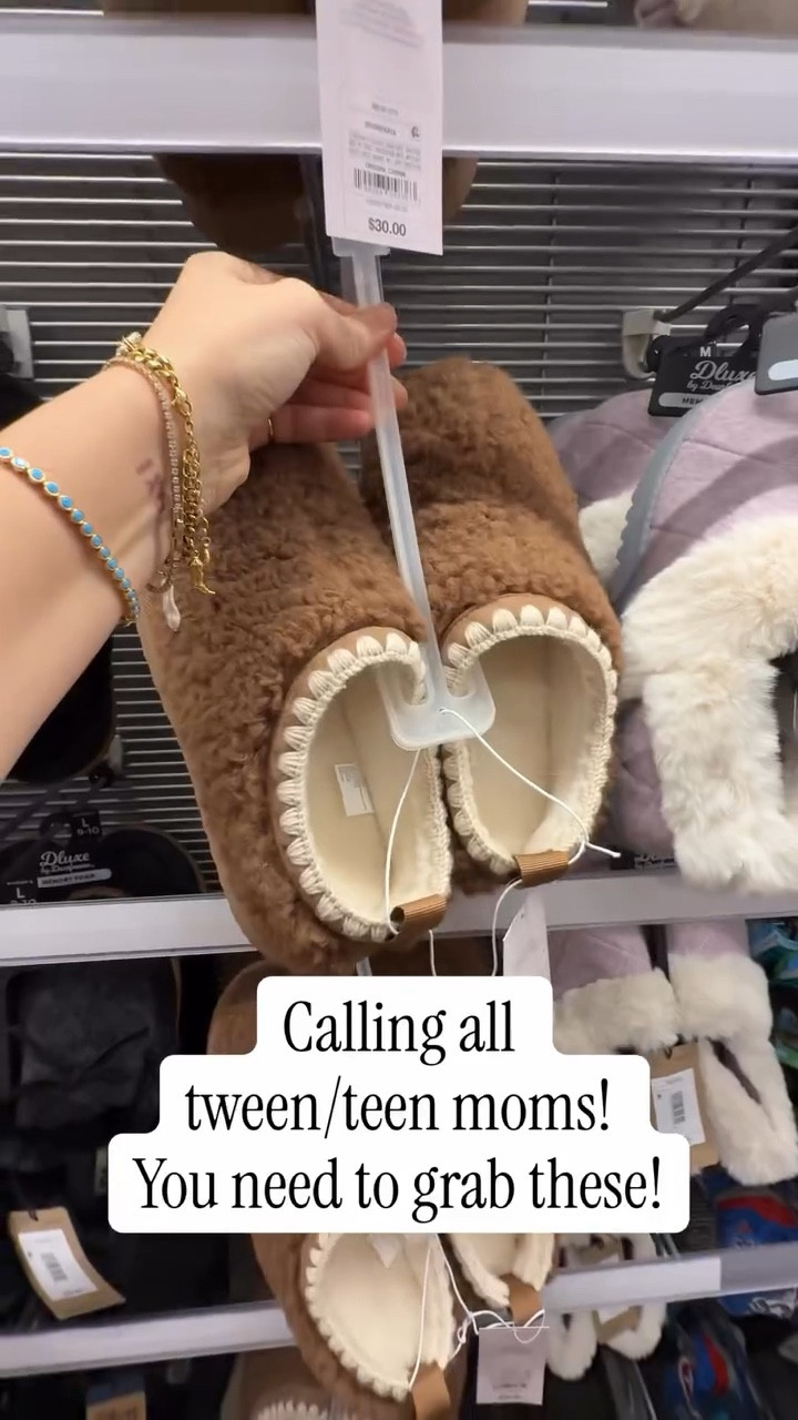 Ok mom’s time to start creating that holiday magic! Comment SLIPPER to grab these for you and your tweens/teens! 

My girls love these slippers and now they are on sale for the whole family. 

Grab yours before they sell out. The brown fluffy one are our favorites. 
 


#LTKHoliday #LTKSeasonal #LTKGiftGuide