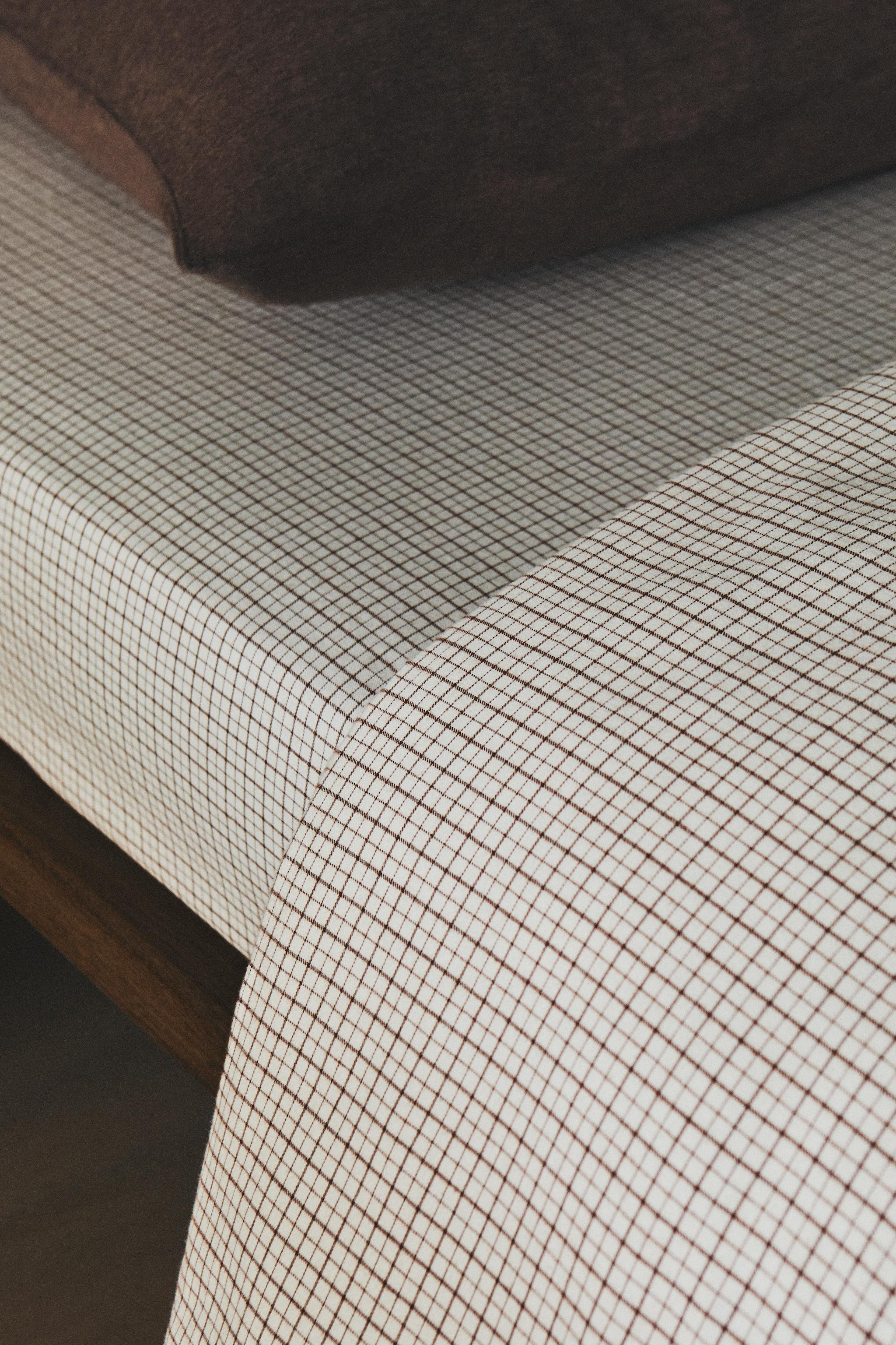 CHECKED FLANNEL FITTED SHEET | 11.8" THICK | Zara Canada
