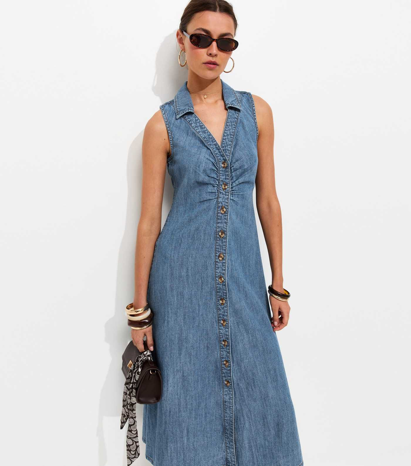 Mid Blue Wash Rouched A-line Midi Dress | New Look | New Look (UK)
