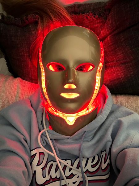 This LED Face Mask has red & blue light + 5 other shades for different benefits. Also has a neck piece. 



#LTKover40 #LTKGiftGuide #LTKbeauty