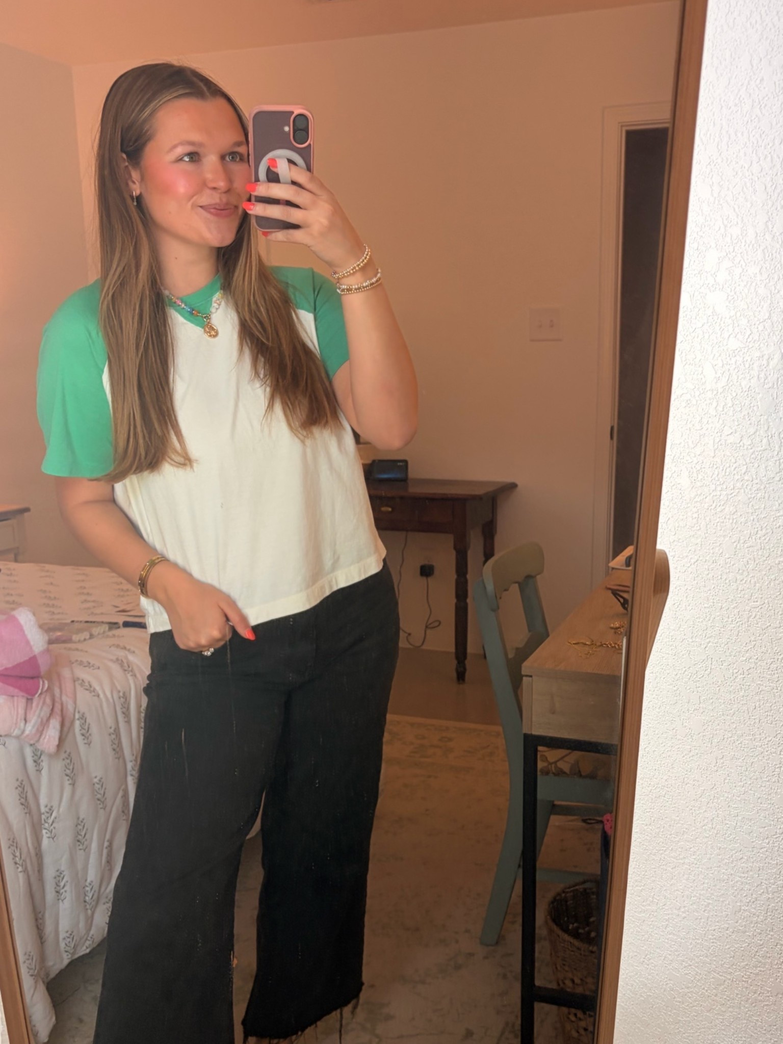 MY FAV THROW AND GO TEE FROM OLD NAVY!!!

#LTKootd #LTKSaleAlert