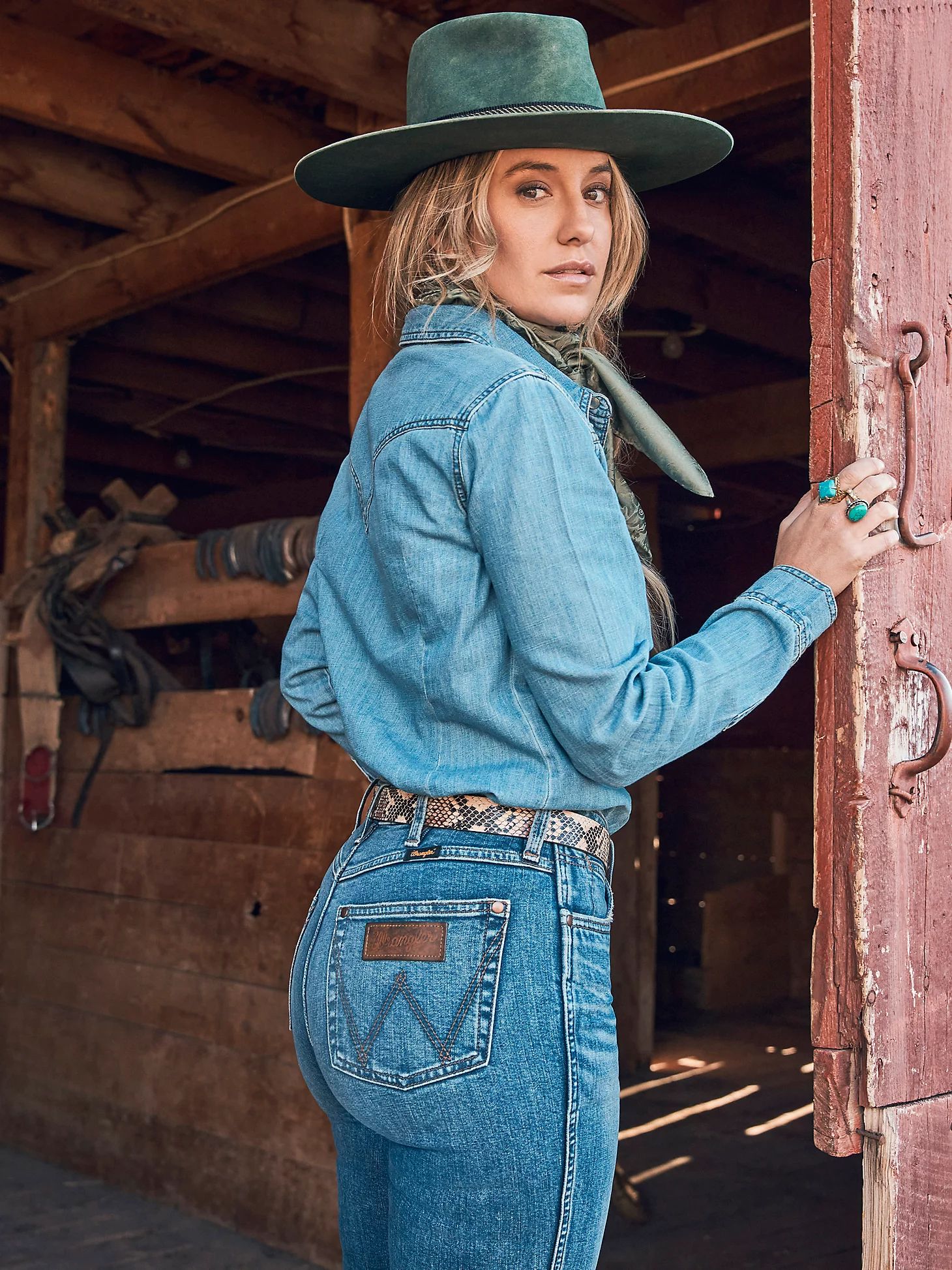Women's Long Sleeve Western Snap Denim Shirt in Mid Denim | Wrangler