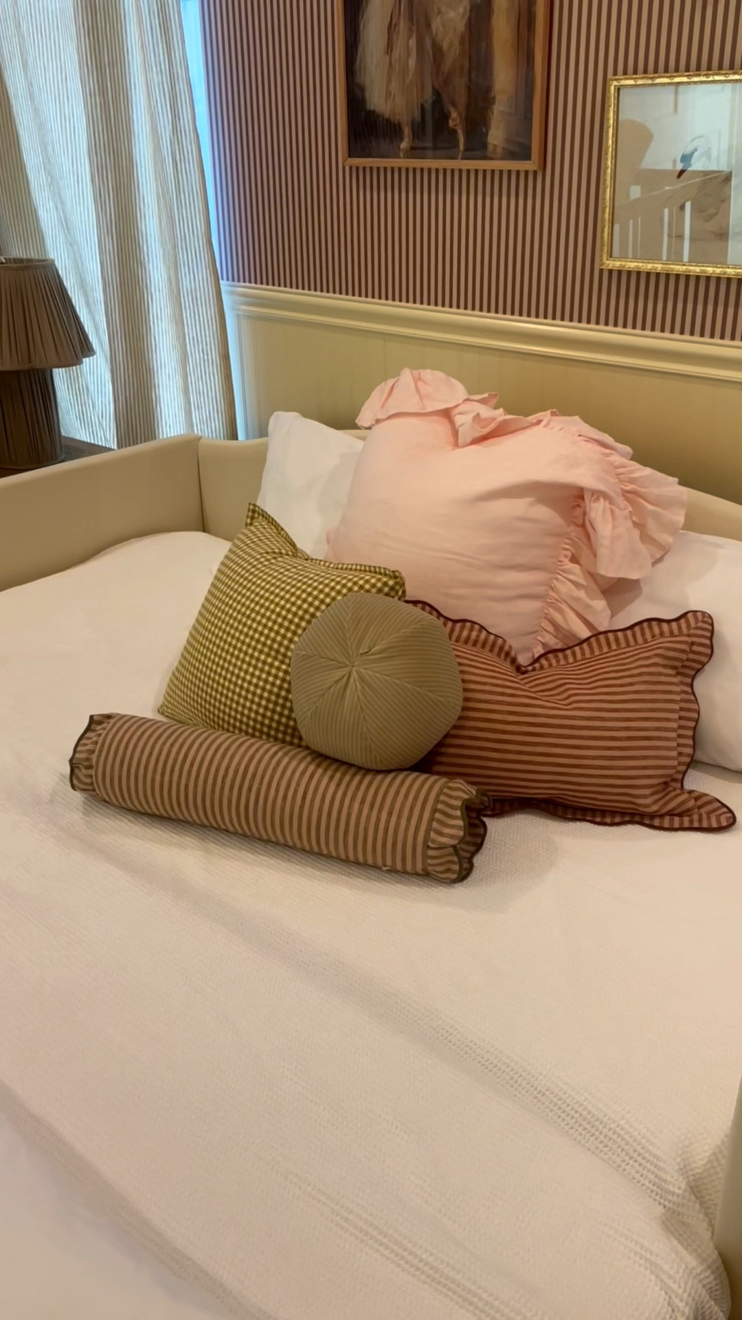 #ad Wanted to show y’all how this bed is easily transformed from a twin bed for Vivi & the into a king for guests! This whole process took less than 10 mins💕

@wayfair #wishyouwerehere #outdoor #Wayfair #ad #WayfairPartner 

Dressupbuttercup.com #dressupbuttercup #dederaad


#LTKmomlife #LTKKids