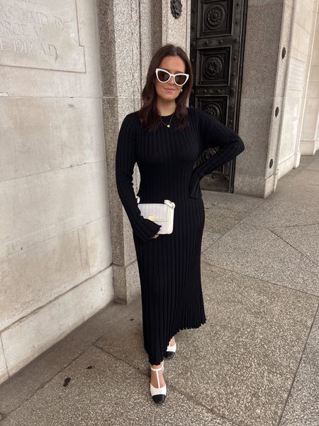 The perfect spring staple dress 🖤

Size small - Dissh
Shoes - River Island
Bag- Marks and Spencer
Sunnies- Sunday Somewhere

#LTKmidsize #LTKfindsunder50 #LTKstyletip