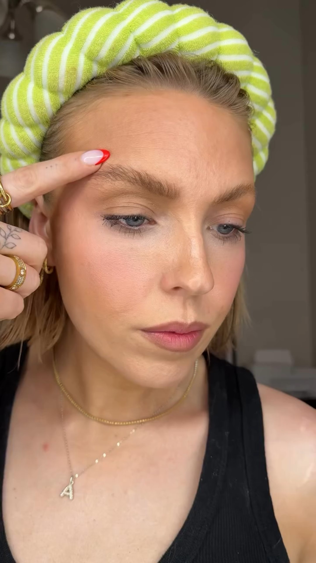 not me breaking out the full healing lineup after one reaction😭 here’s everything I’m using to calm texture and reset my barrier! 

#skincare #pmskincare #skincareroutine