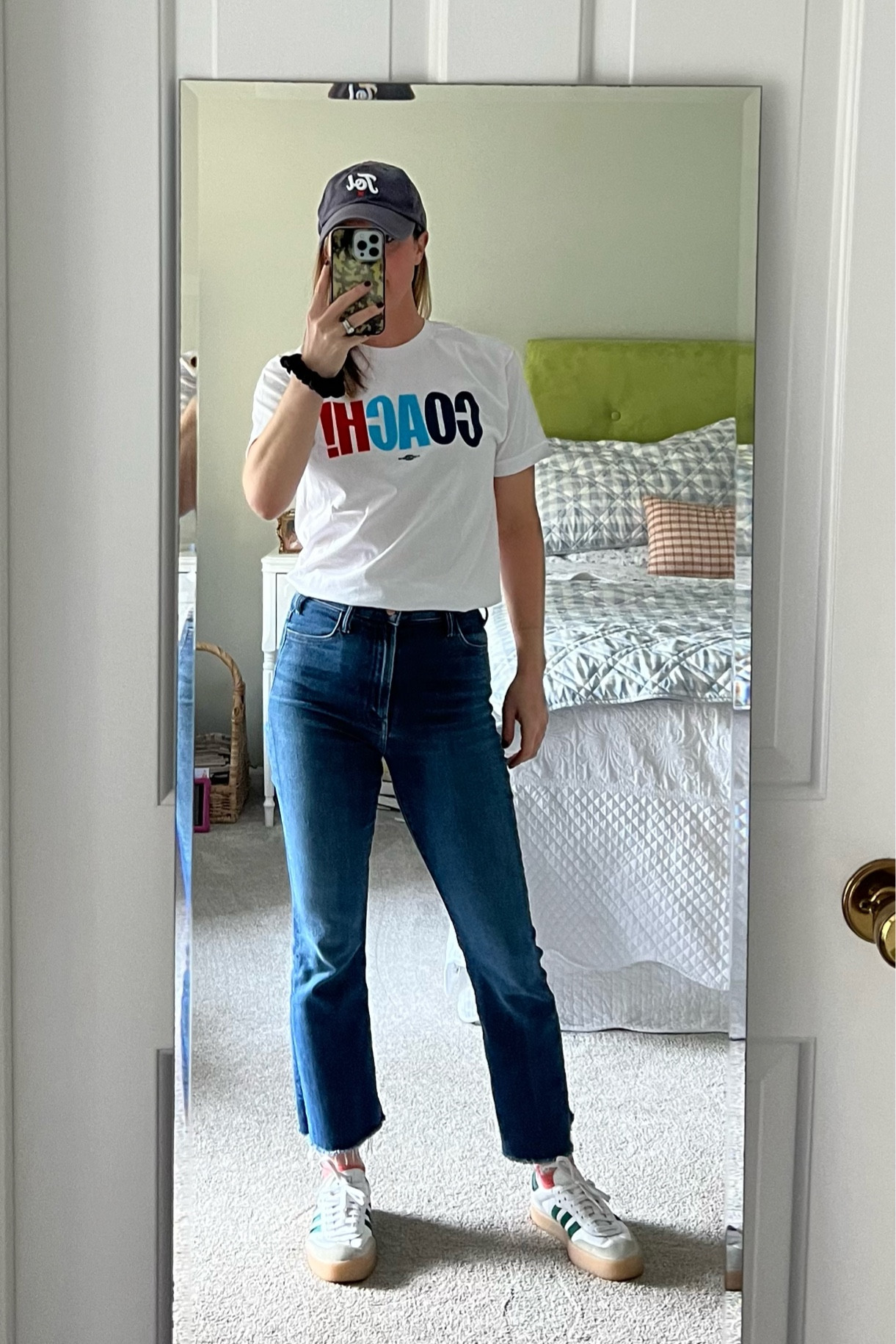 Mother jeans 

#LTKFallSale #LTKStyleTip #LTKSaleAlert