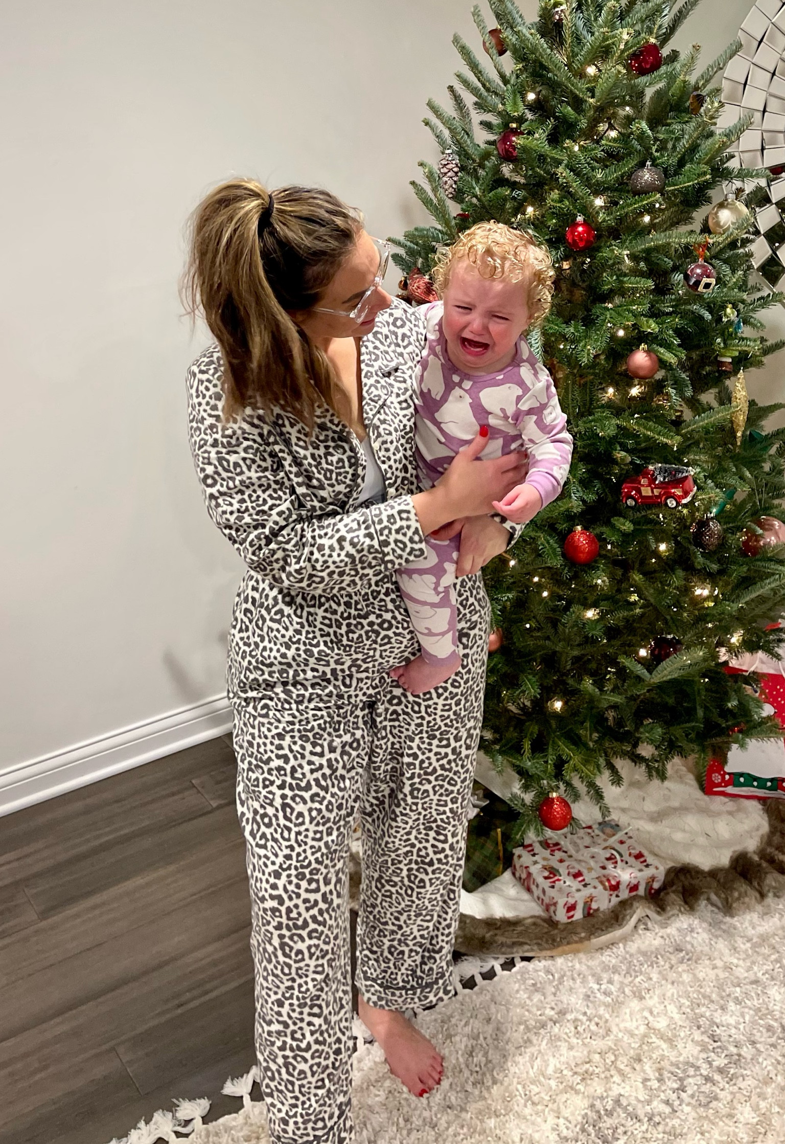 Capturing this magical holiday moment went better in my mind 🎄 🫠
I’m 5’6”
155lbs
Pajama set - L 
( I went w L  for an oversized fit, but M would have fit too).
