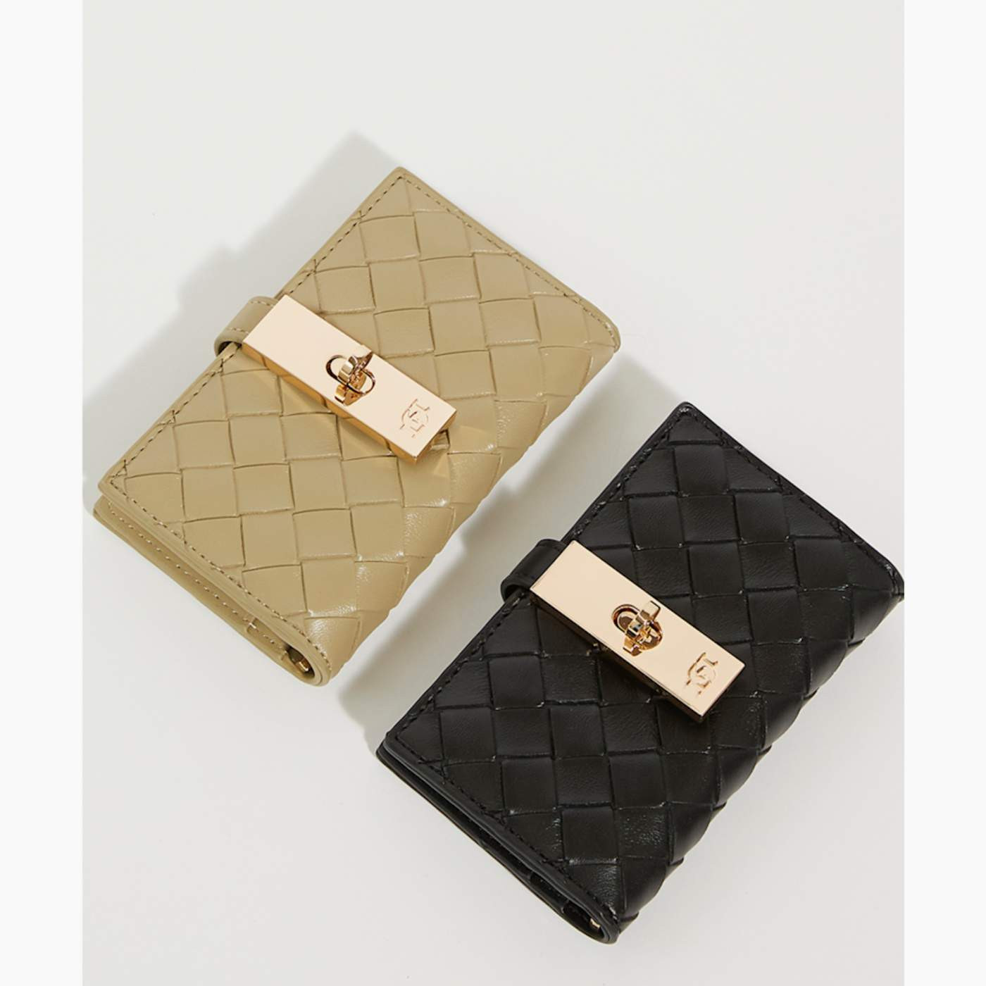 Kassia - Black | Dune (EU)