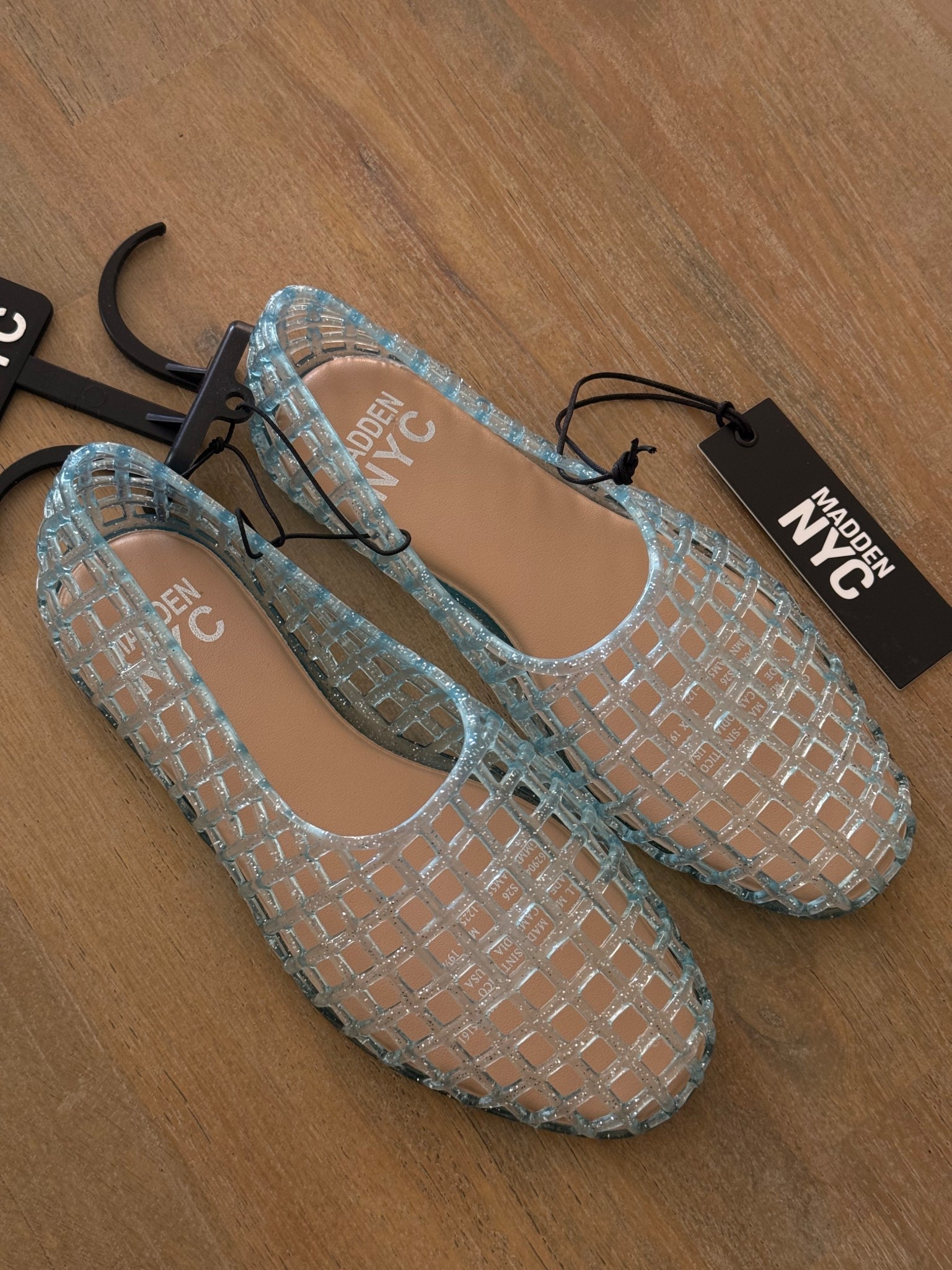 Girl jelly sandals at Walmart! Under $20

Girls shoes 


#LTKTravel #LTKootd #LTKKids