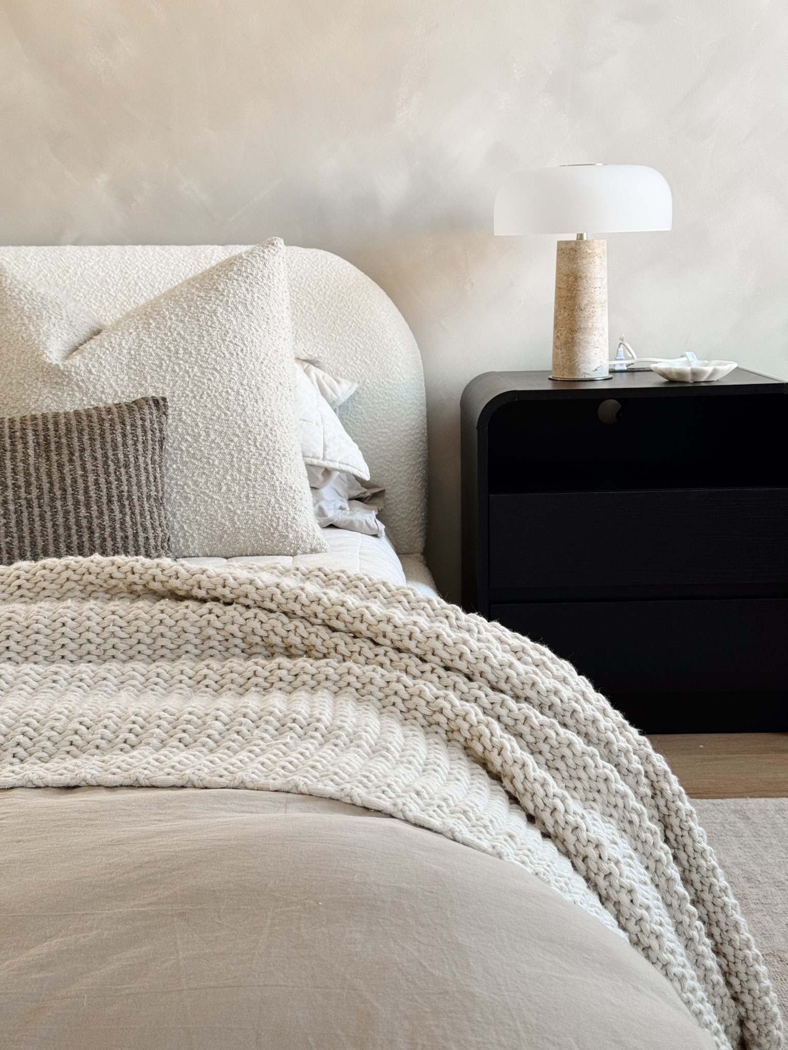 This room is slowly coming together & I’m sooo excited!!!

I have 24x24 euro pillows & 12x20 lumbars!

#LTKHome