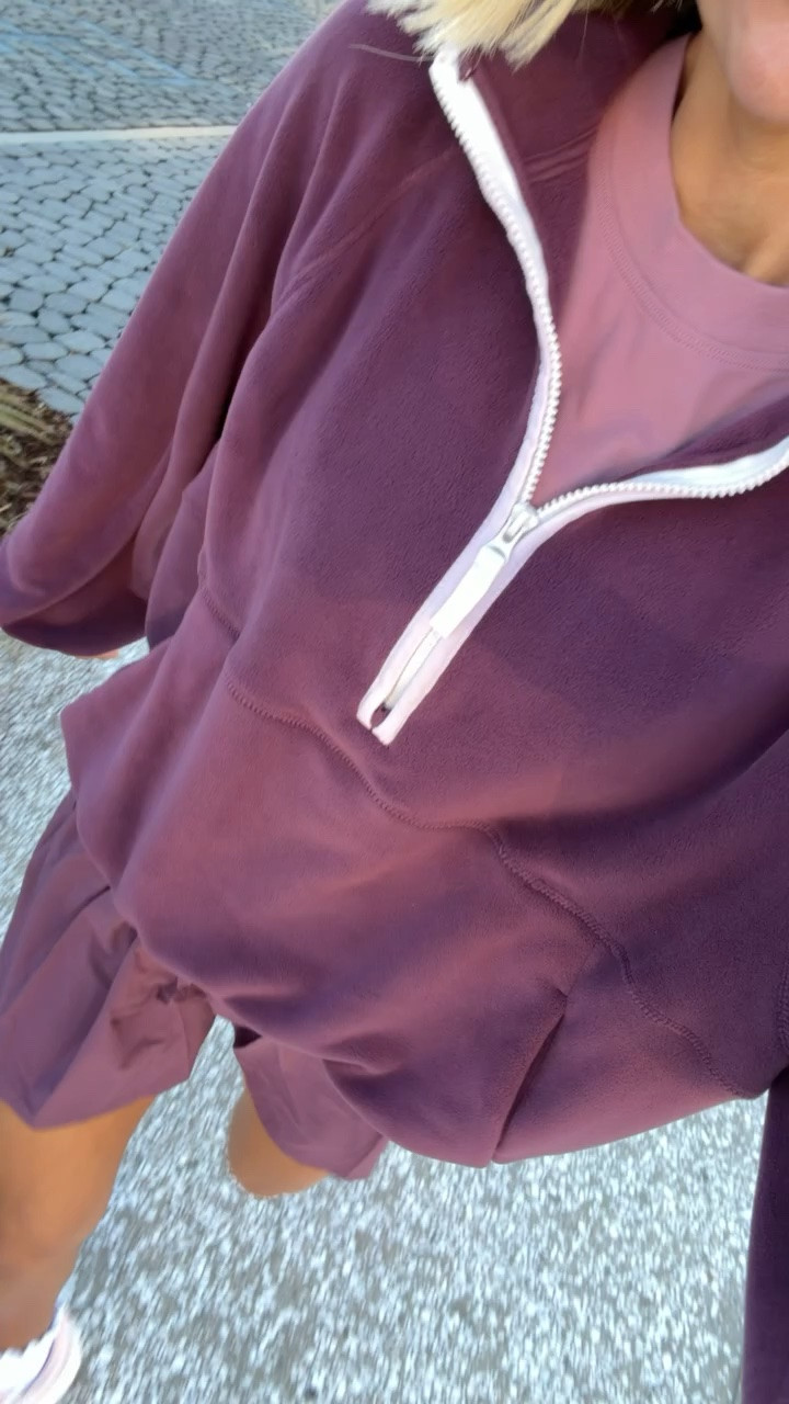 What I wore walking to grab a coffee this morning! Love this fleece jacket & skirt! Wearing M in pullover & S in skirt!

Loverly Grey, fleece pullover, activewear, athleisure, fall outfit