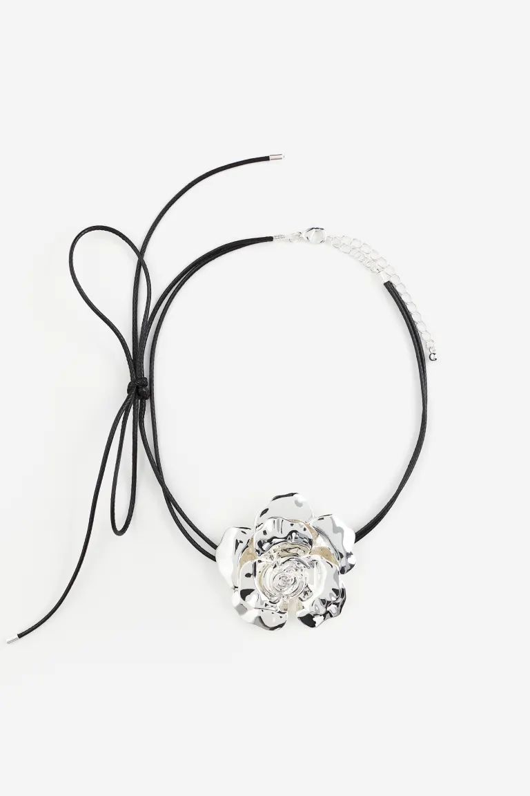 Rose-decoration short necklace - Silver-coloured/Black - Ladies | H&M GB | H&M (UK, MY, IN, SG, PH, TW, HK)