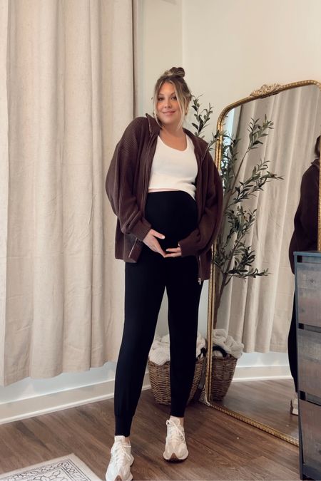 I’m wearing a large in the cardigan + medium in the maternity joggers 

Code: BLACKFRIDAY for 50% off 