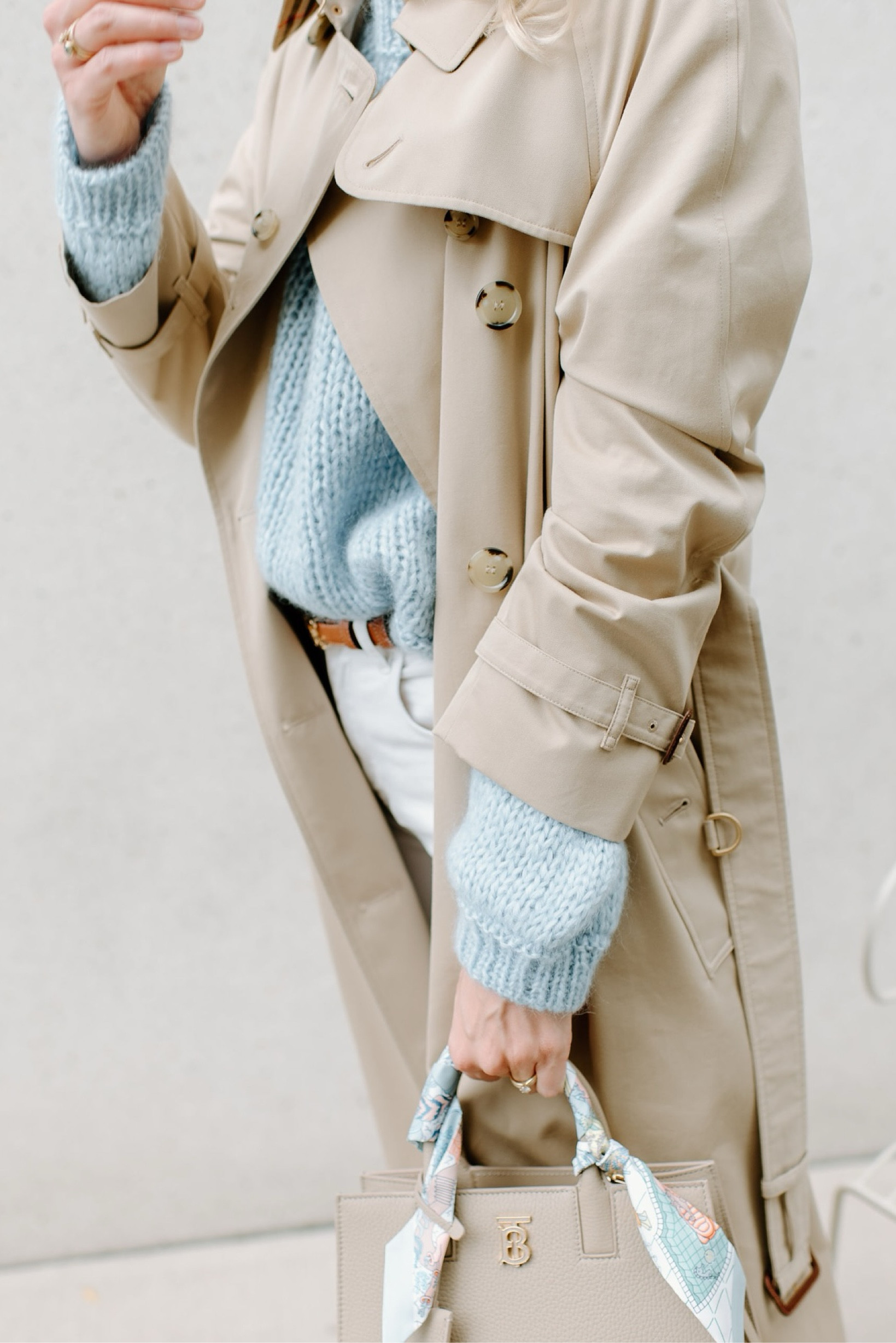 Trenchcoat LIEBE…

Im Fokus mein absoluter Lieblingsmantel - TENCHCOAT! 
Er muss nicht immer direkt Teuer sein, auch wenn er ein Leben lang hält und vererbt wird 🙈 
Wir haben euch tolle Alternativen rausgesucht, die aktuell auch stark reduziert sind!!! 

Auf dem Foto trage ich ein neues Modell aus der #SuperkidSeta  @lanagrossa - Die Anleitung heißt SKYSWEATER - ihr findet sie schon im Lana Grossa Anleitungsshop 🩵

#sinchens #knitwear #knitweardesign #strickenmachtglücklich #knit #handknit #strickliebe #strik #strikk #strikke #egostrik #strikkeinspirasjon #nevernotknitting #knittersgonnaknit #knittersofinstagram #skysweater