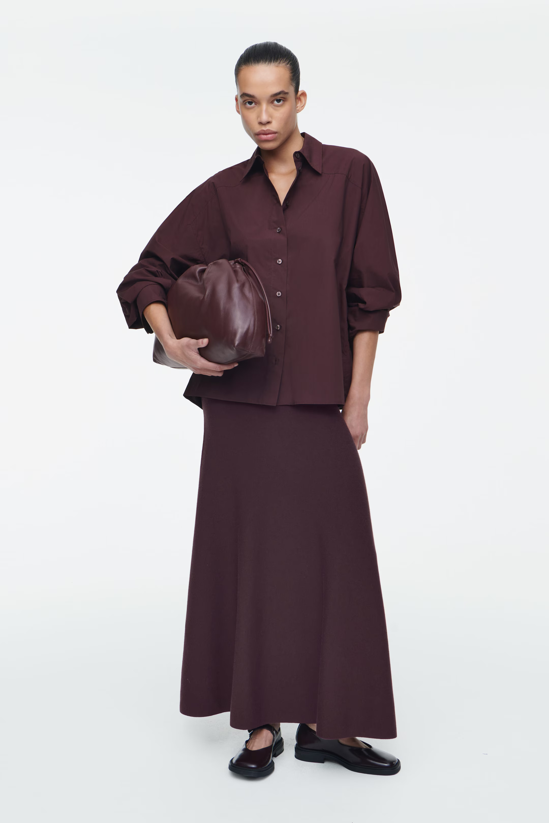 CAVATELLI CLUTCH - LEATHER - BORDEAUX | COS | COS (AU)